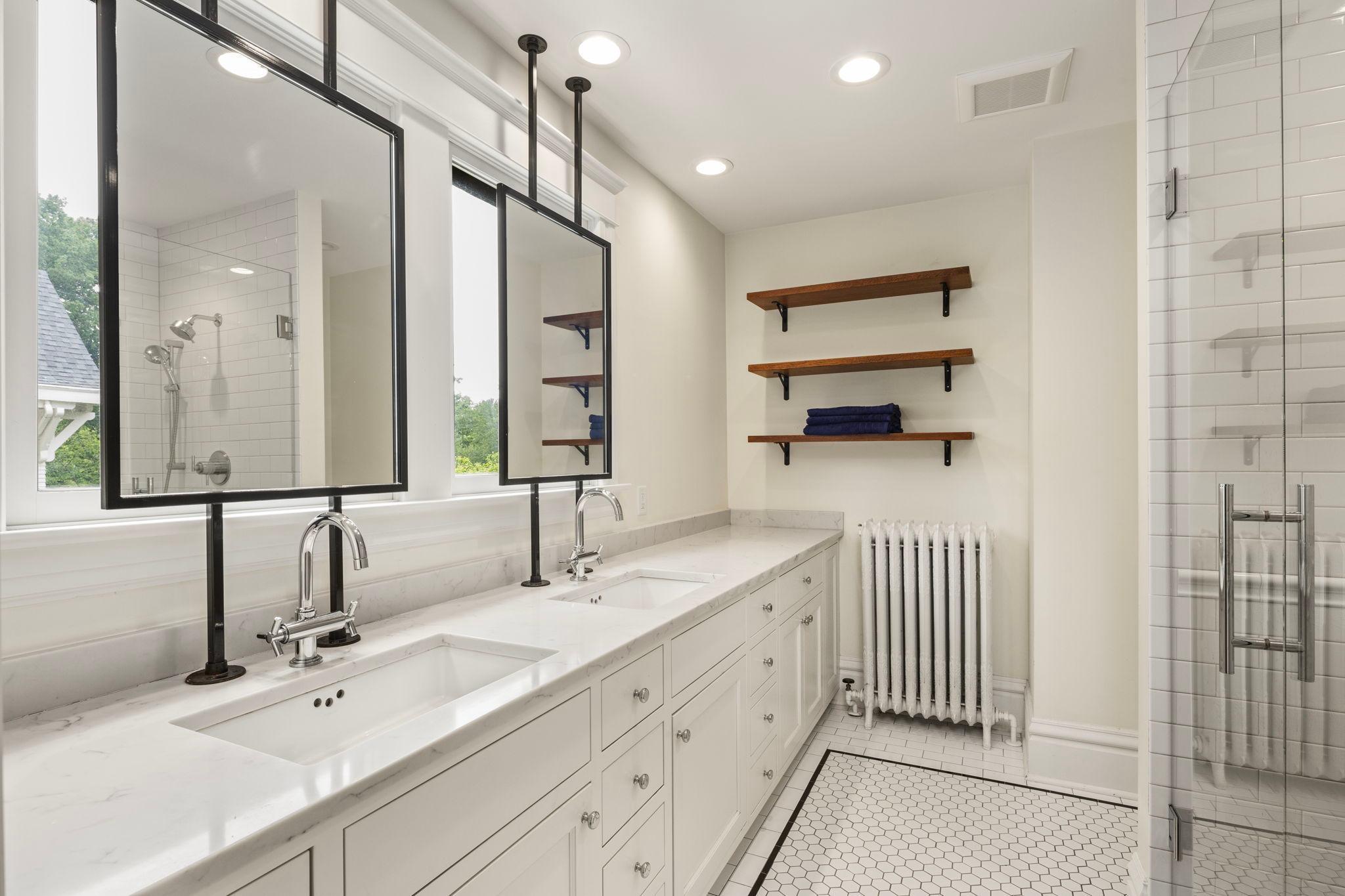 Minneapolis, Minnesota, 55403, United States, 3 Bedrooms Bedrooms, ,2 BathroomsBathrooms,Residential,For Sale,1901965