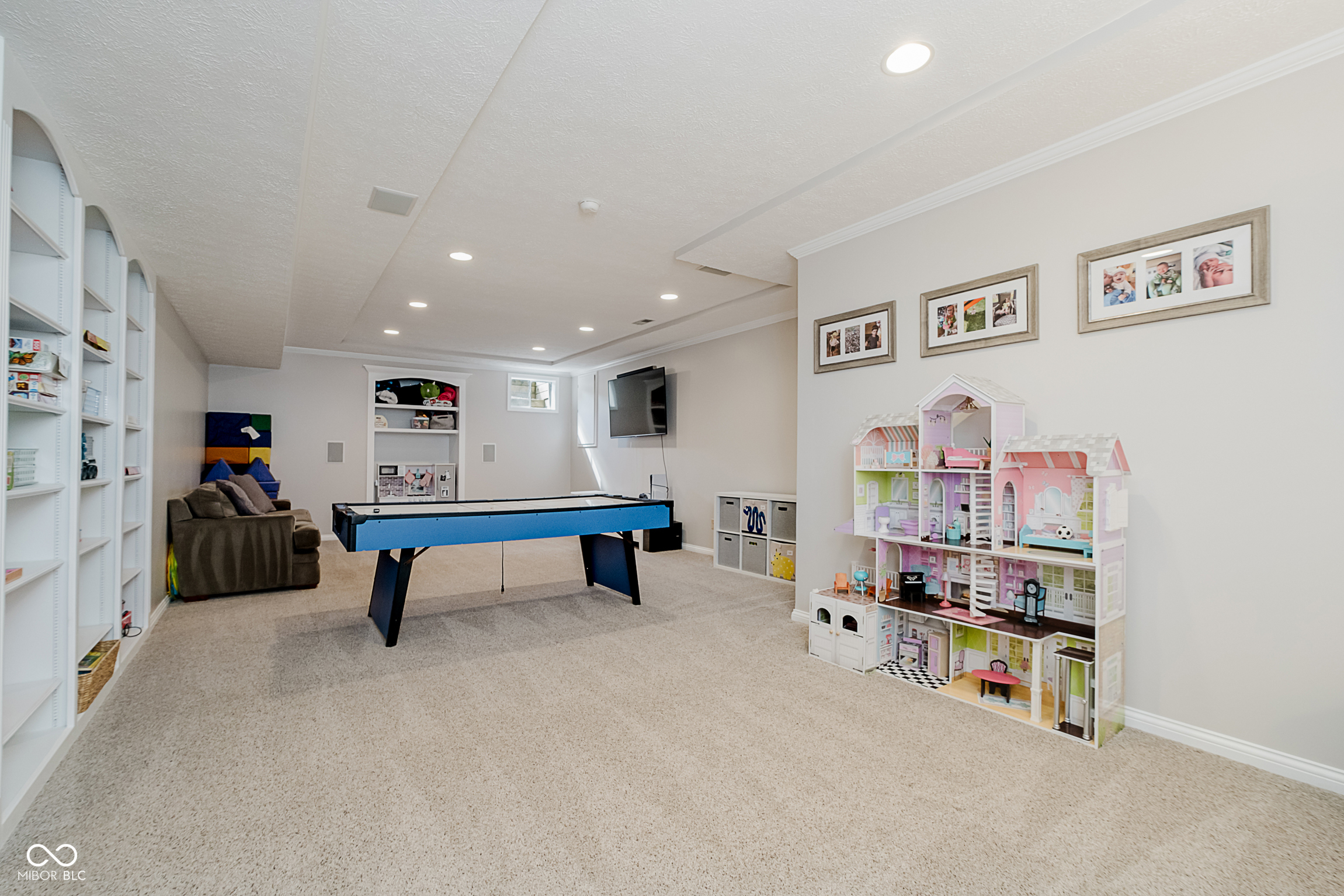 Carmel, Indiana, 46032, United States, 4 Bedrooms Bedrooms, ,4 BathroomsBathrooms,Residential,For Sale,1936006