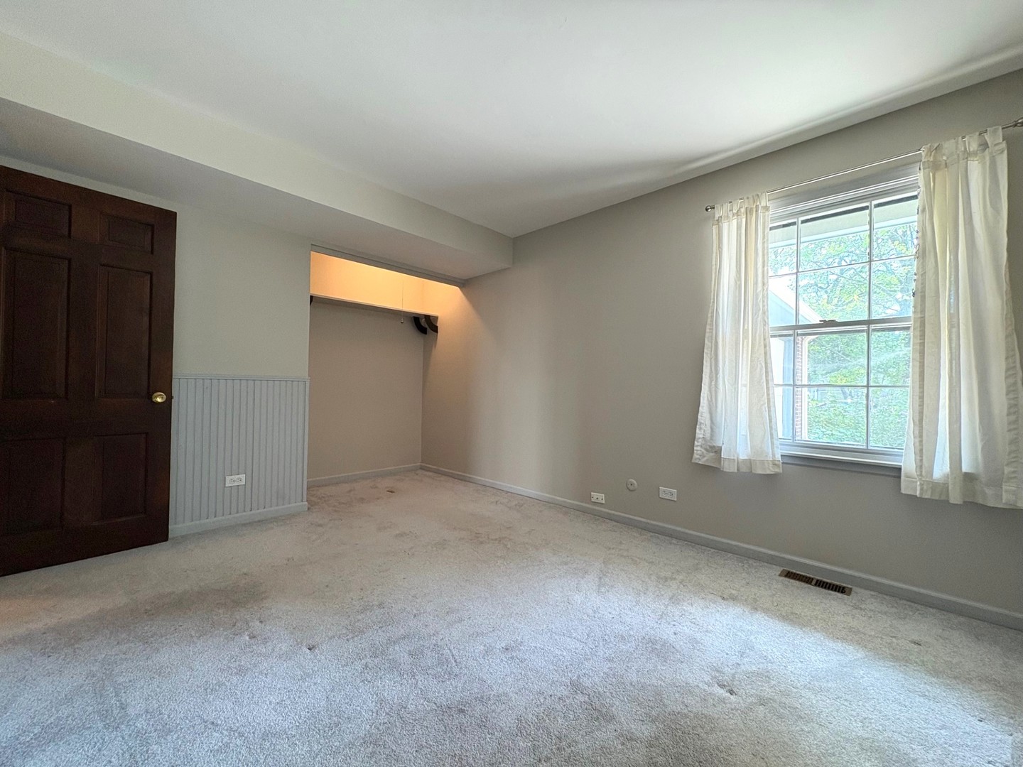 Naperville, Illinois, 60563, United States, 4 Bedrooms Bedrooms, ,3 BathroomsBathrooms,Residential,For Sale,1961191