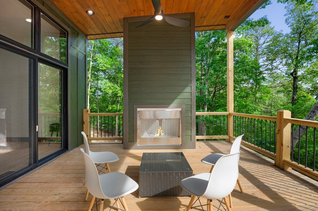 Ellijay, Georgia, 30540, United States, 3 Bedrooms Bedrooms, ,3 BathroomsBathrooms,Residential,For Sale,1840350