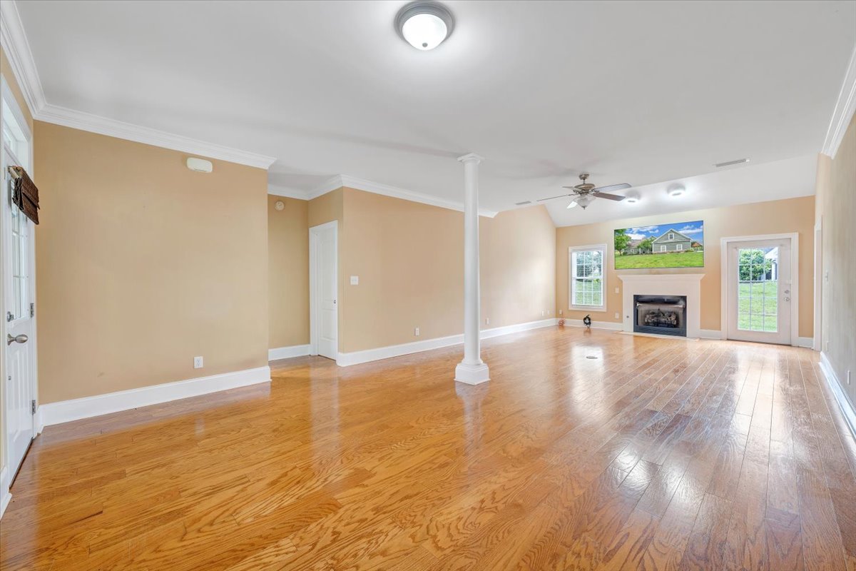 Huddleston, Virginia, 24104, United States, 4 Bedrooms Bedrooms, ,4 BathroomsBathrooms,Residential,For Sale,2048445