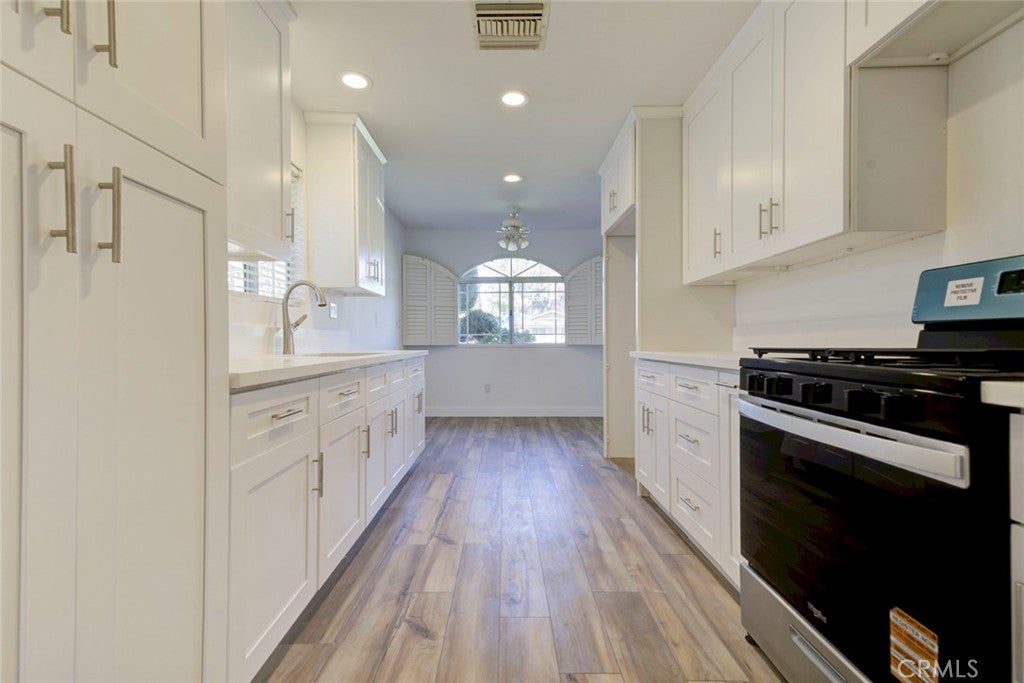 Chatsworth, California, 91311, United States, 3 Bedrooms Bedrooms, ,3 BathroomsBathrooms,Residential,For Sale,1998886