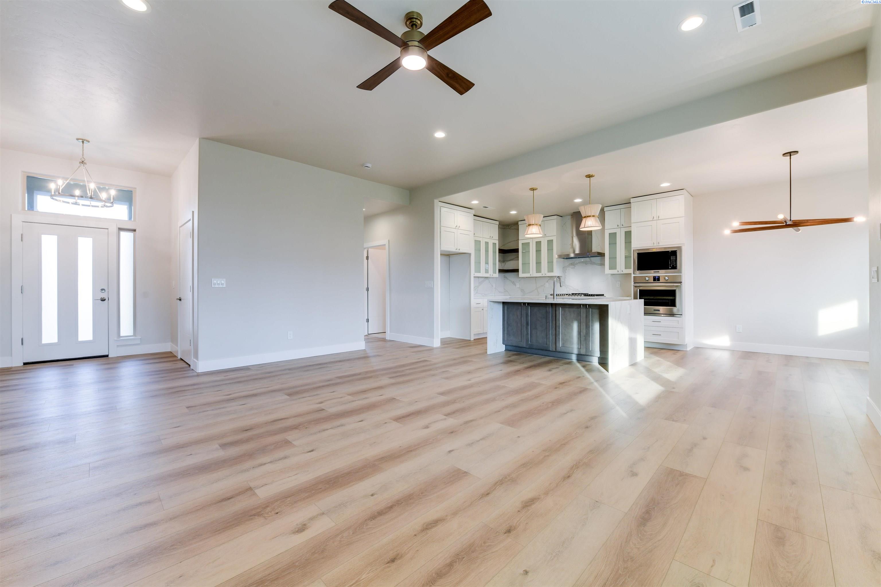 Richland, Washington, 99352, United States, 3 Bedrooms Bedrooms, ,2 BathroomsBathrooms,Residential,For Sale,1898380