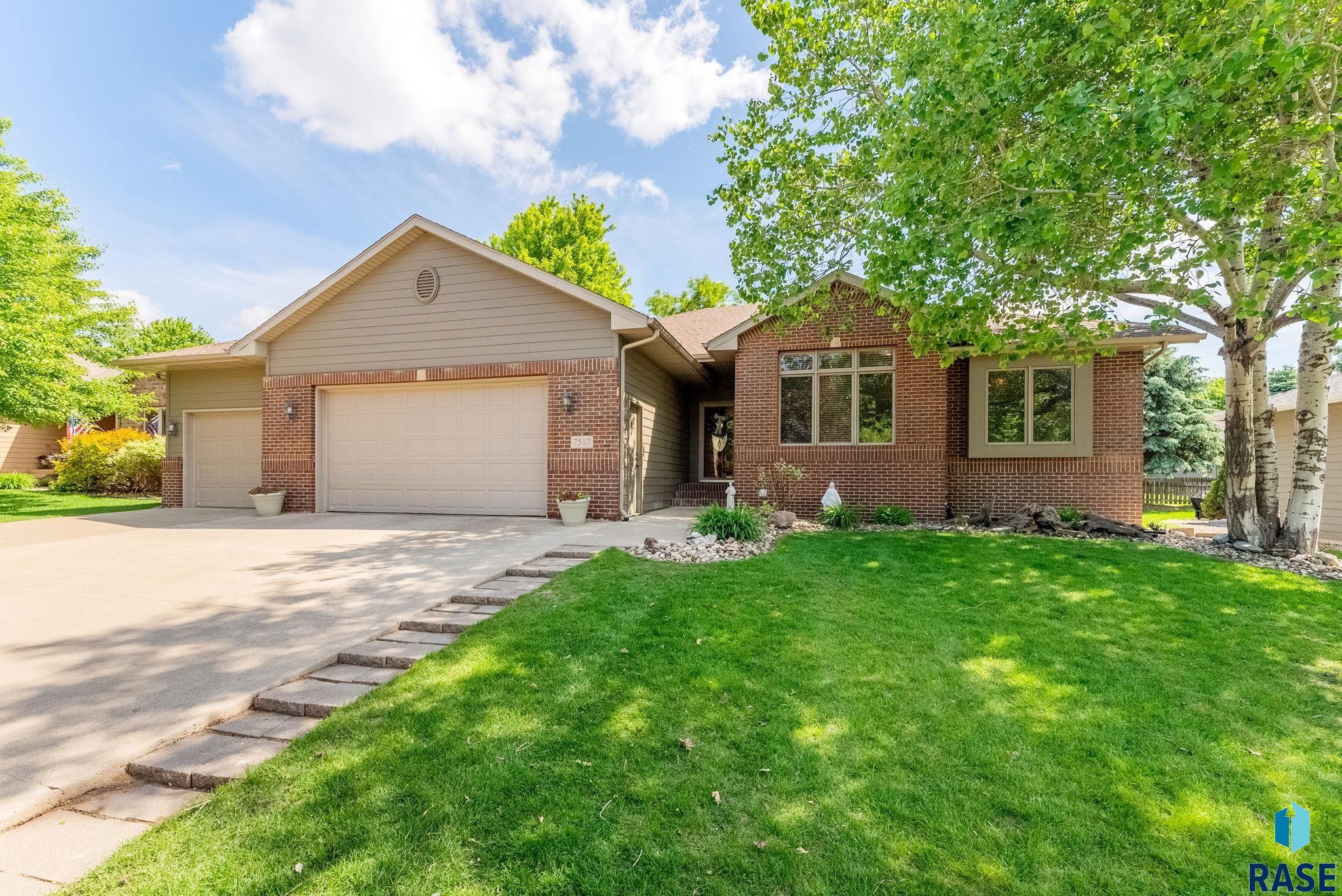 Sioux Falls, South Dakota, 57106, United States, 5 Bedrooms Bedrooms, ,3 BathroomsBathrooms,Residential,For Sale,1926717