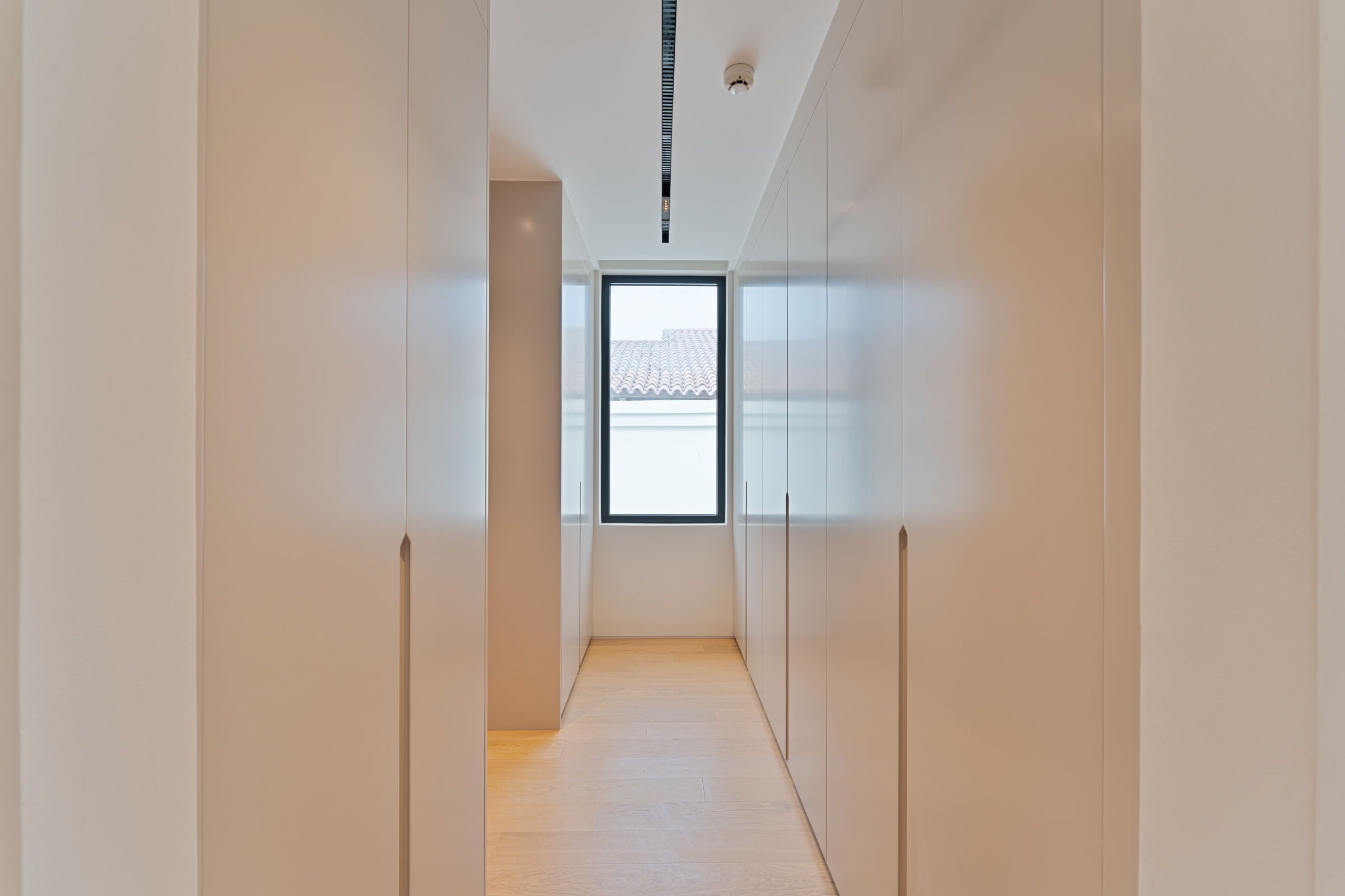  Refined Ready-to-Move Villa With Lake Views in JGE - 物件實景