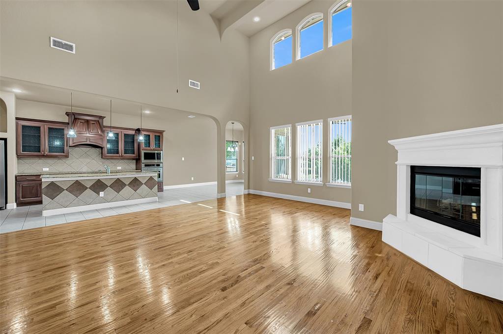 Grand Prairie, Texas, 75054, United States, 4 Bedrooms Bedrooms, ,4 BathroomsBathrooms,Residential,For Sale,1977101