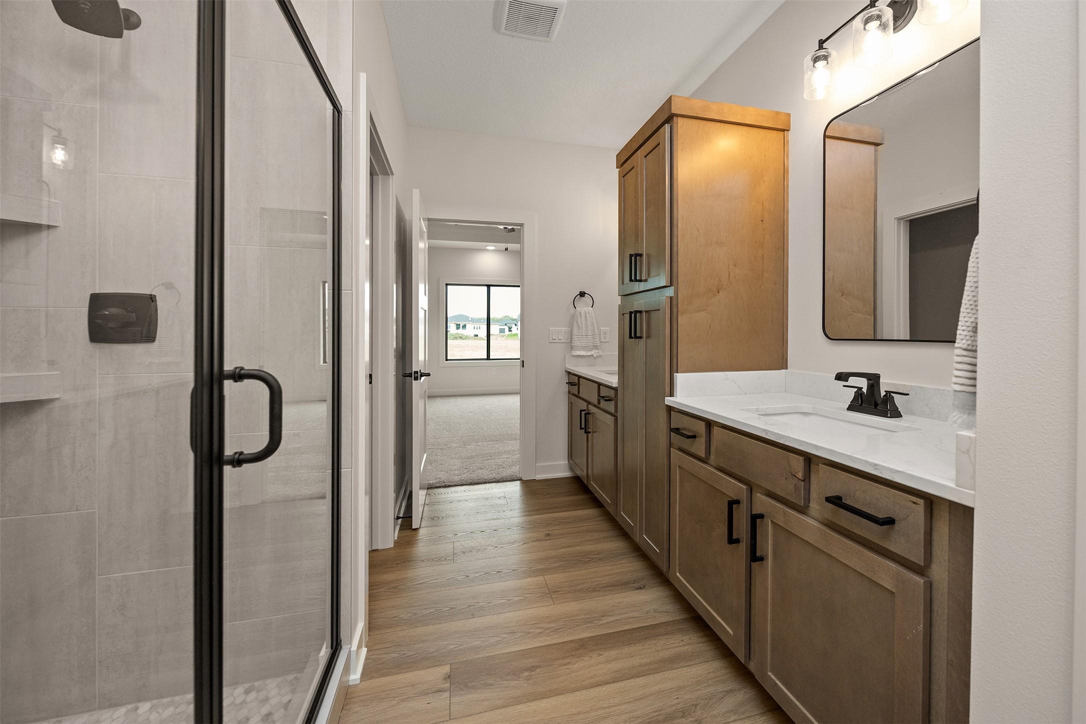 Urbandale, Iowa, 50323, United States, 4 Bedrooms Bedrooms, ,3 BathroomsBathrooms,Residential,For Sale,1975172