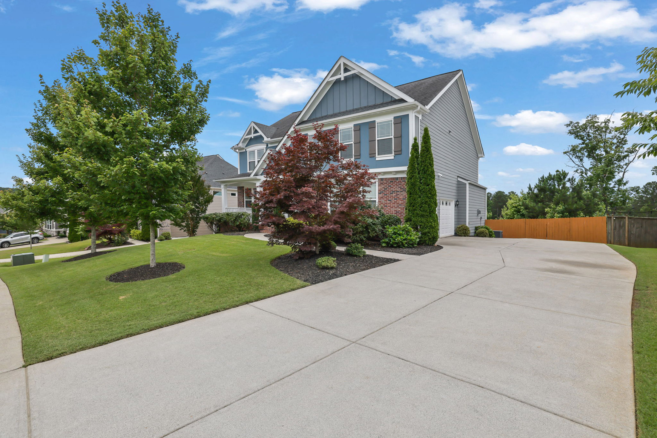  Beautifully Maintained Home in One of Cumming
