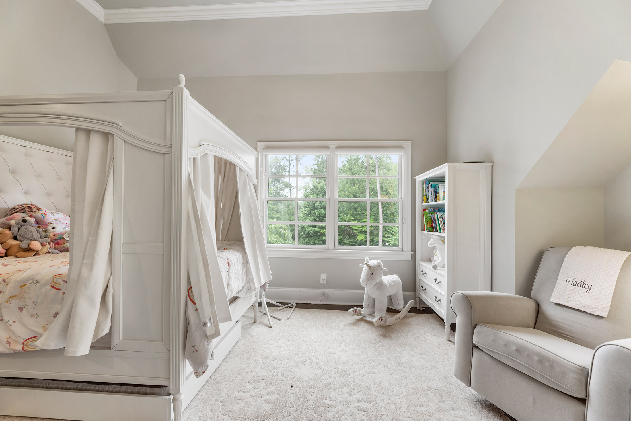  An Reminiscent of Old-World Charm Meets Modern Luxury on This Milton Estate - 物件實景