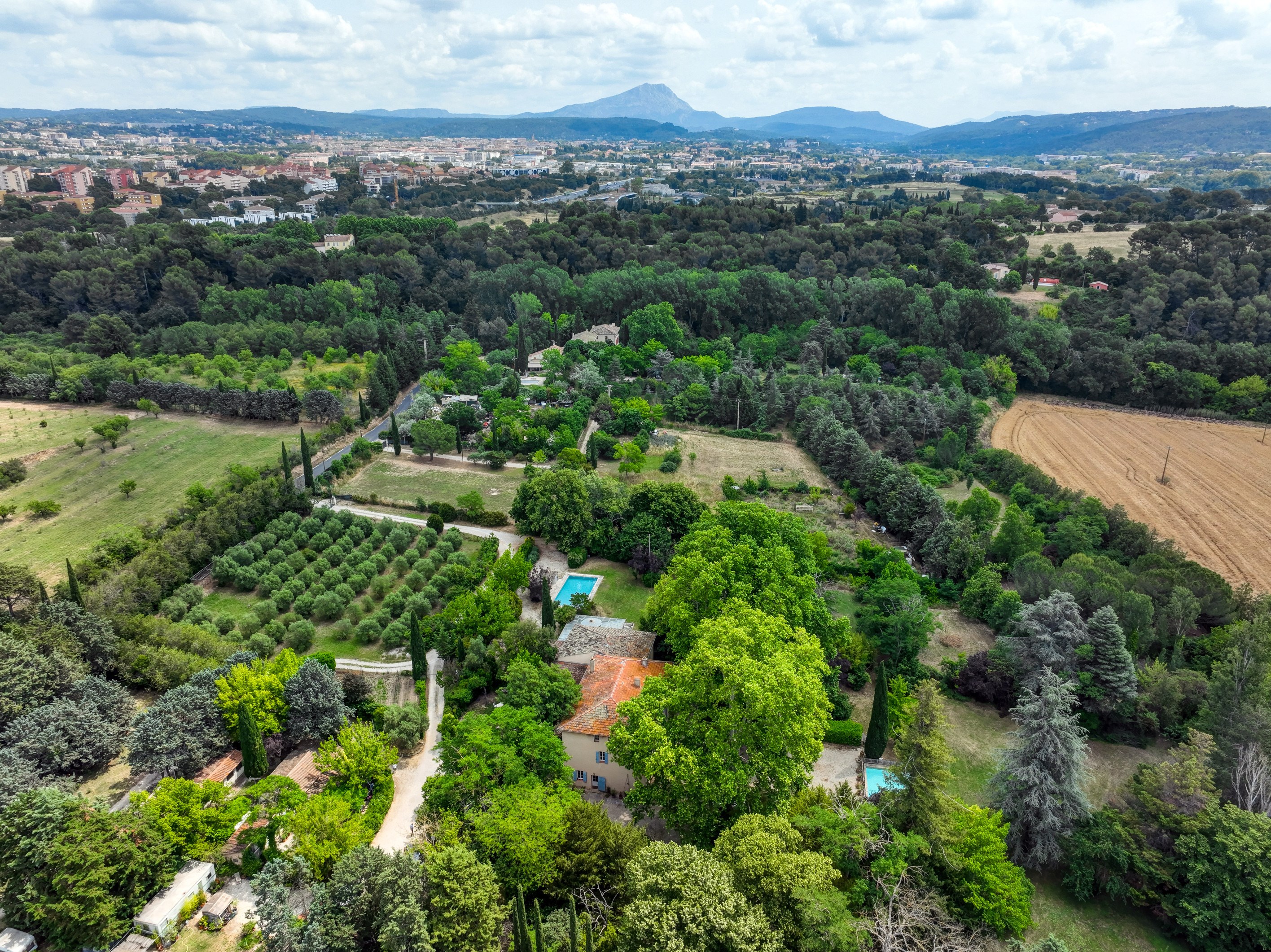  DOMAIN WITH 4 HOUSES AND A BASTIDE XVIII - 物件實景