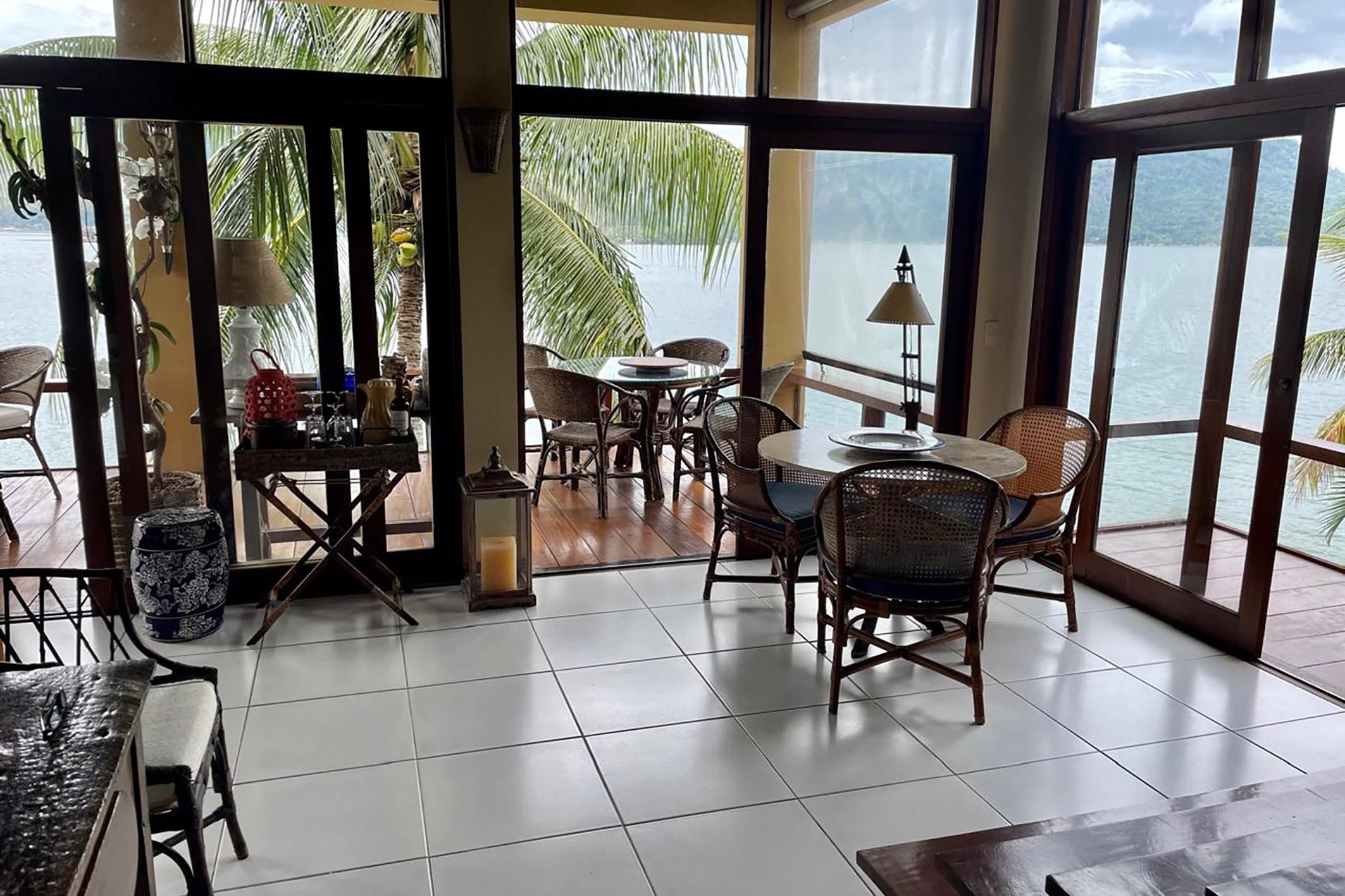  Residence with ocean and mountain views and direct water access - 物件實景