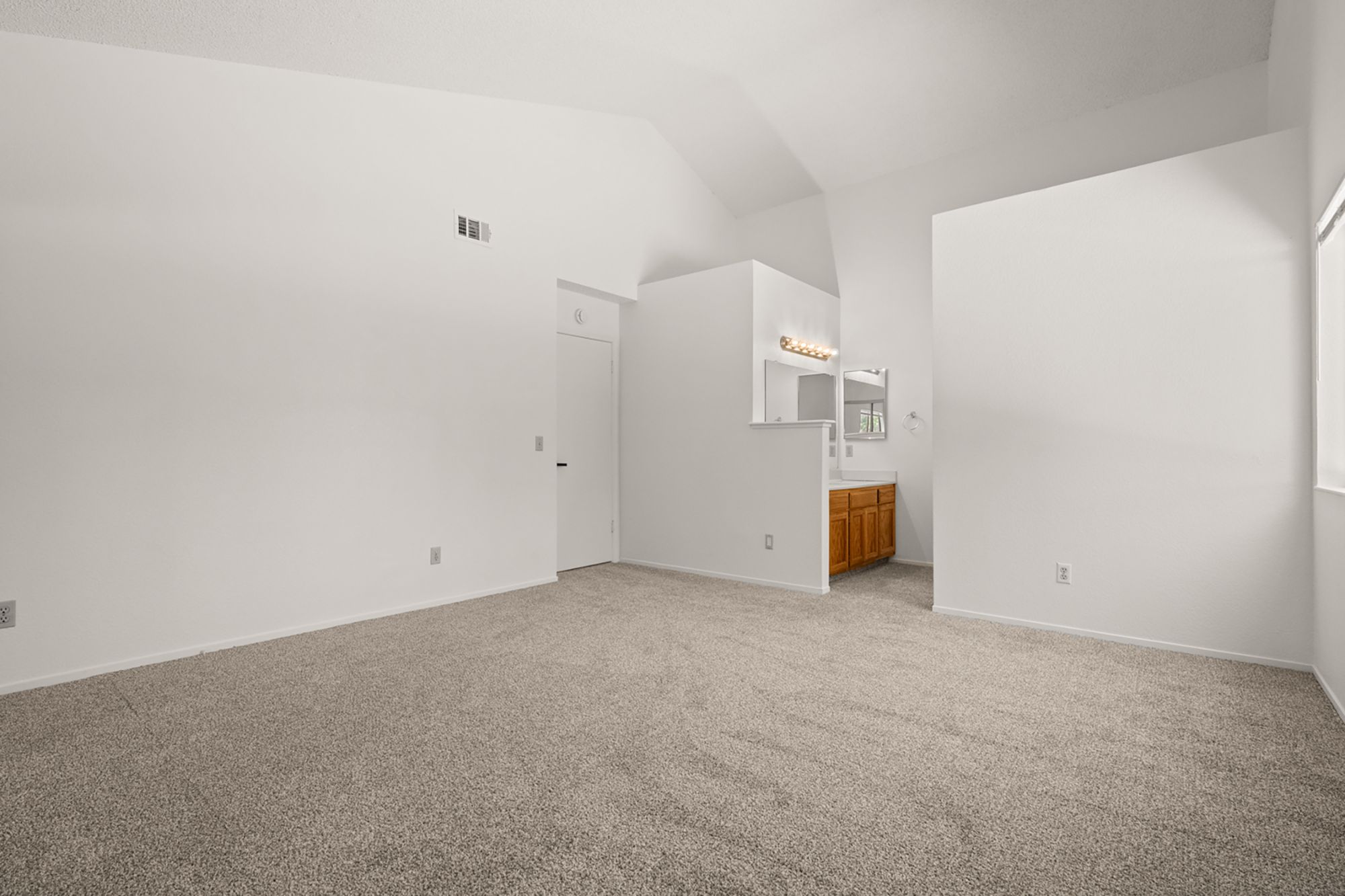  Single-level living + M Section location + owned solar + move-in ready - 物件實景
