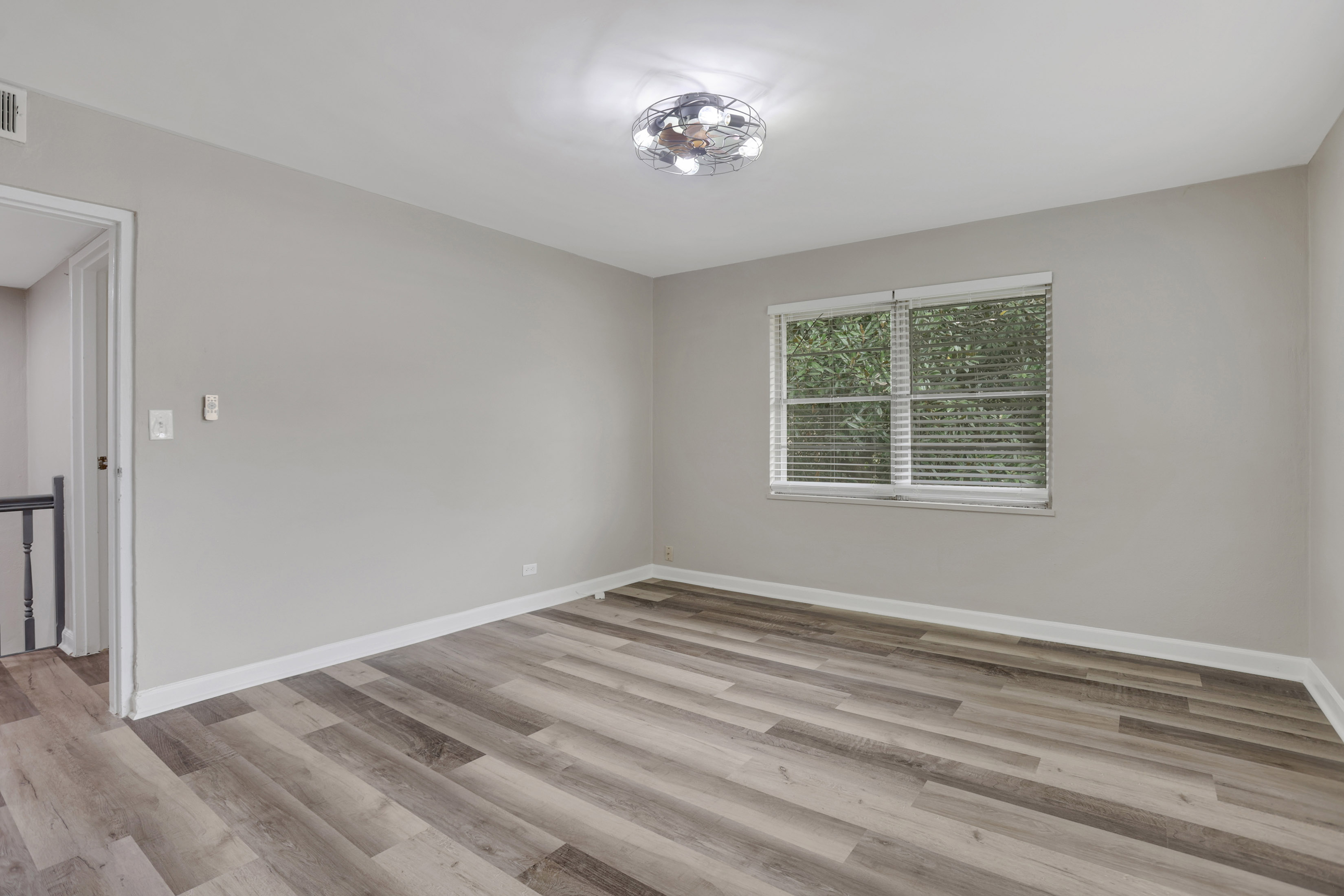  Renovated, End-Unit Townhome with Private Patio - 物件實景
