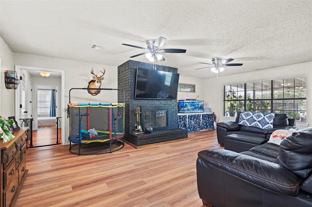 Whitney, Texas, 76692, United States, 4 Bedrooms Bedrooms, ,3 BathroomsBathrooms,Residential,For Sale,1890428