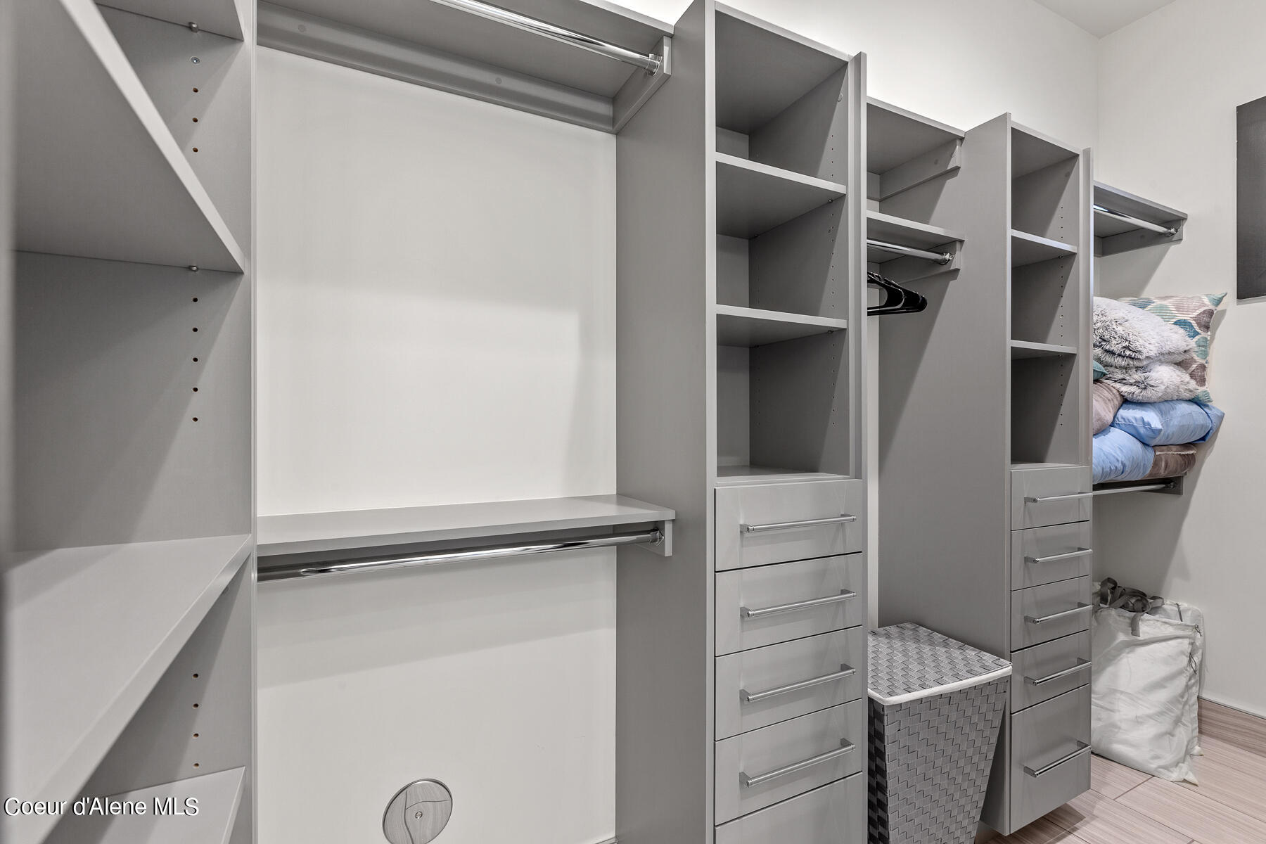 Coeur d'Alene, Idaho, 83814, United States, 4 Bedrooms Bedrooms, ,1 BathroomBathrooms,Residential,For Sale,1975946