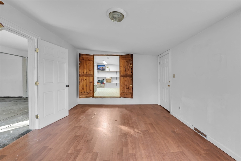 Orange, Massachusetts, 01364, United States, 7 Bedrooms Bedrooms, ,6 BathroomsBathrooms,Residential,For Sale,1991078