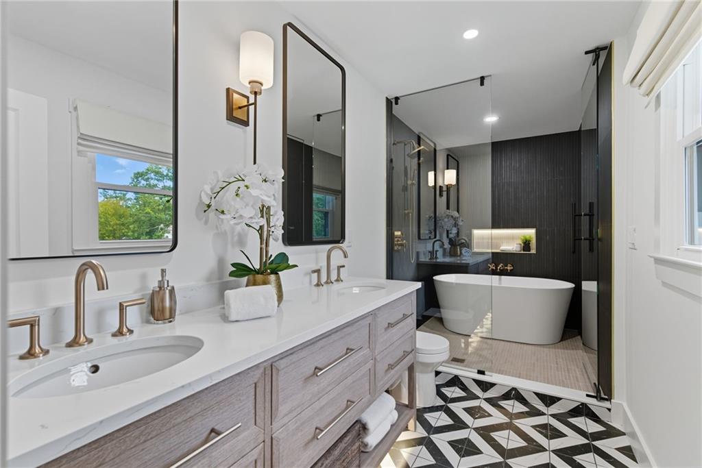 Alpharetta, Georgia, 30005, United States, 4 Bedrooms Bedrooms, ,6 BathroomsBathrooms,Residential,For Sale,1983404