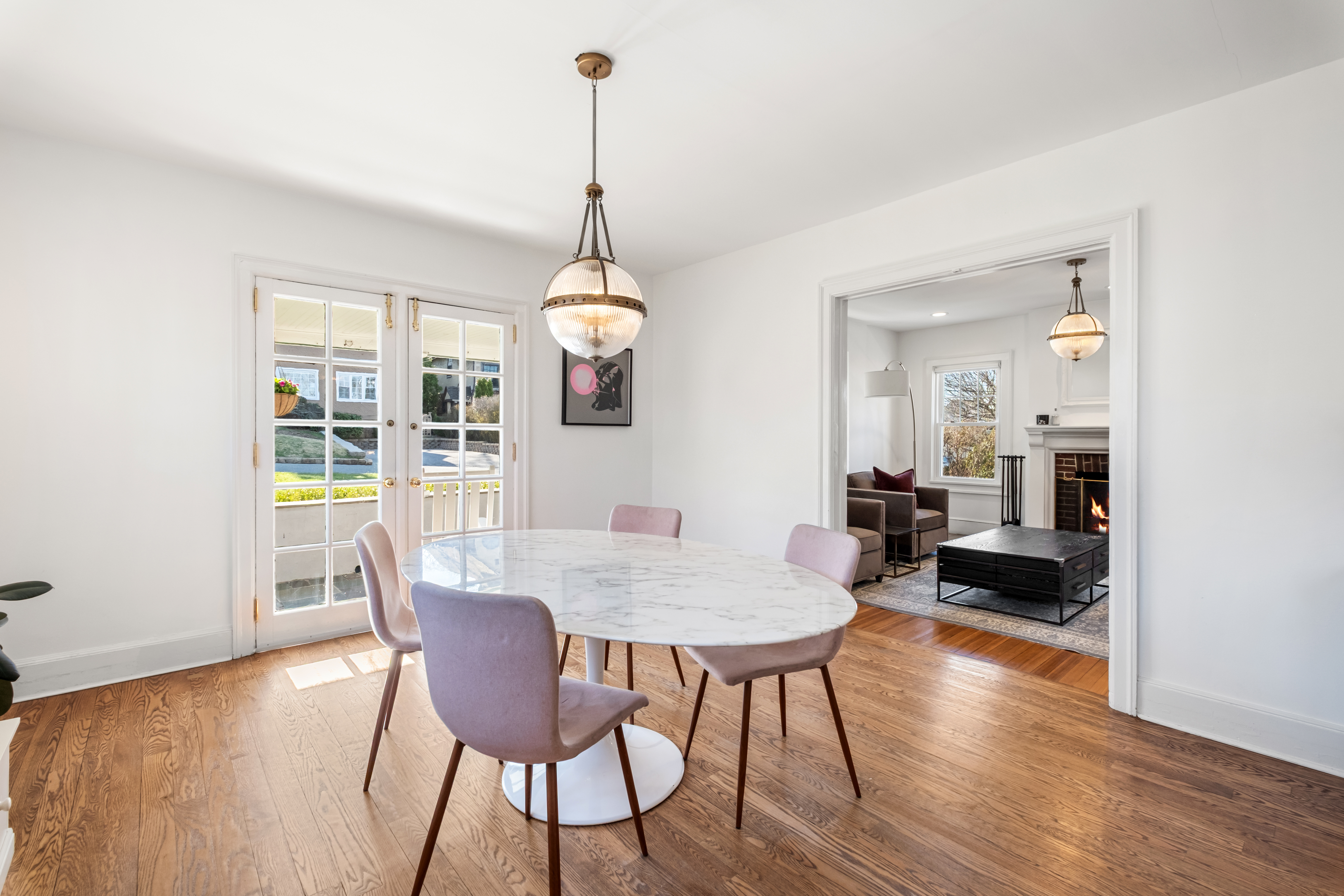  a gracious, fully-updated home where  every detail has been considered. - 物件實景