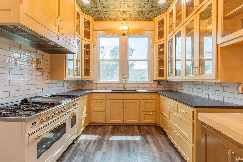 Waco, Texas, 76707, United States, 3 Bedrooms Bedrooms, ,4 BathroomsBathrooms,Residential,For Sale,1897293