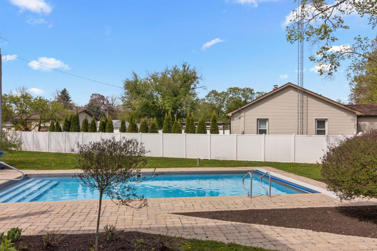 Lake Geneva, Wisconsin, 53147, United States, 4 Bedrooms Bedrooms, ,2 BathroomsBathrooms,Residential,For Sale,1849872