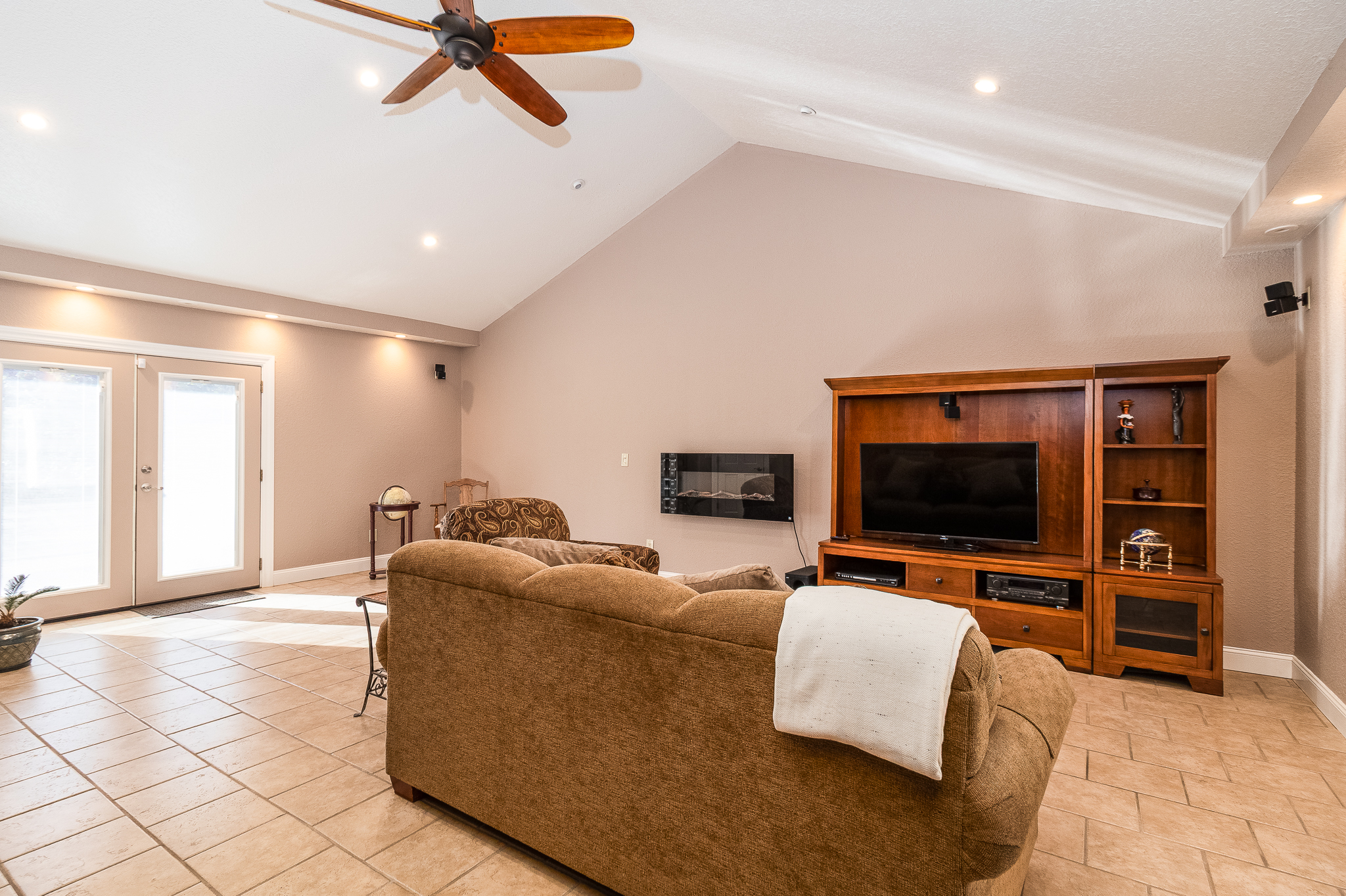 Charelston, Illinois, 61920, United States, 3 Bedrooms Bedrooms, ,3 BathroomsBathrooms,Residential,For Sale,1988576