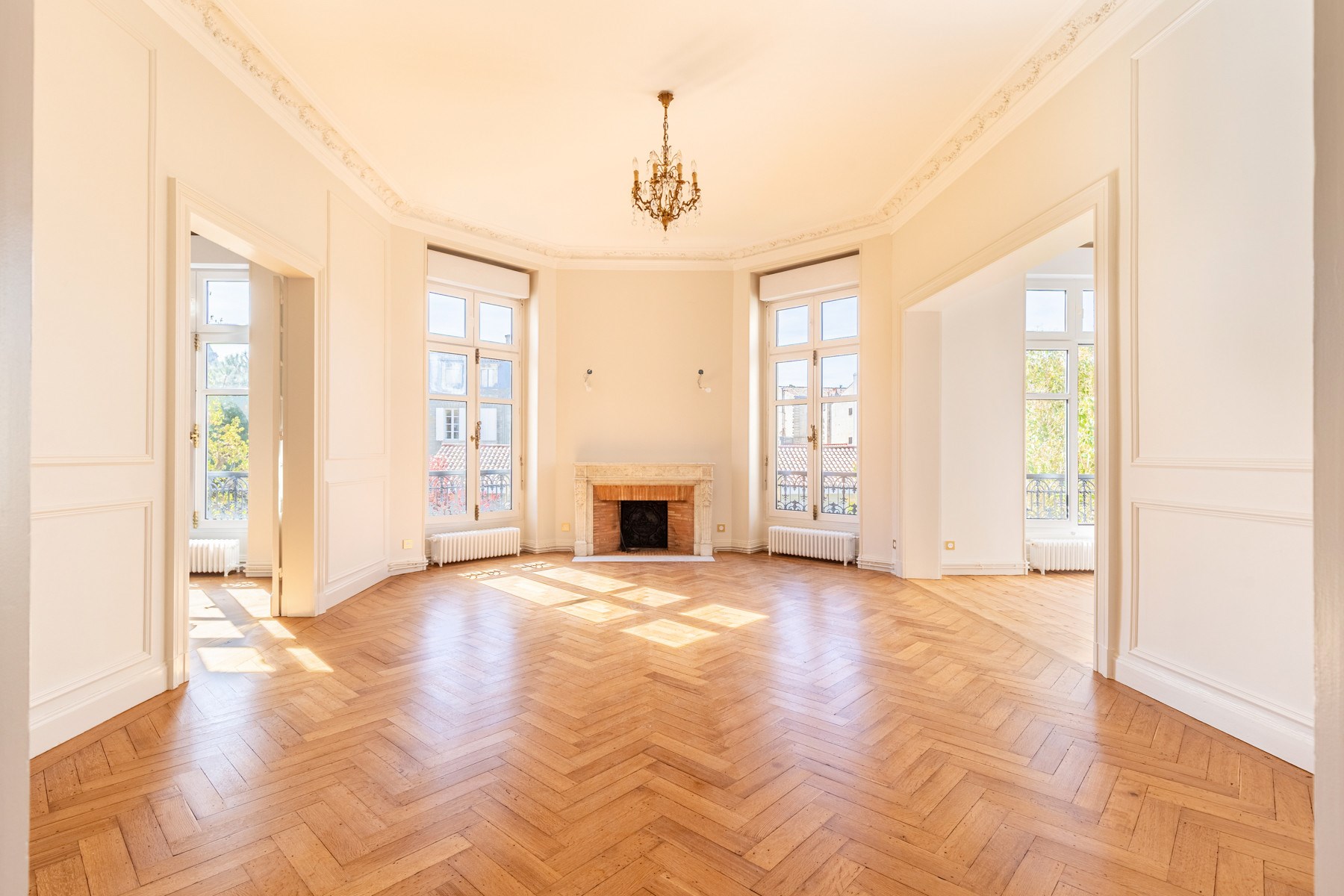  BORDEAUX – MAGNIFICENT 223 SQM APARTMENT – 3 BEDROOMS – PARKING - 物件實景
