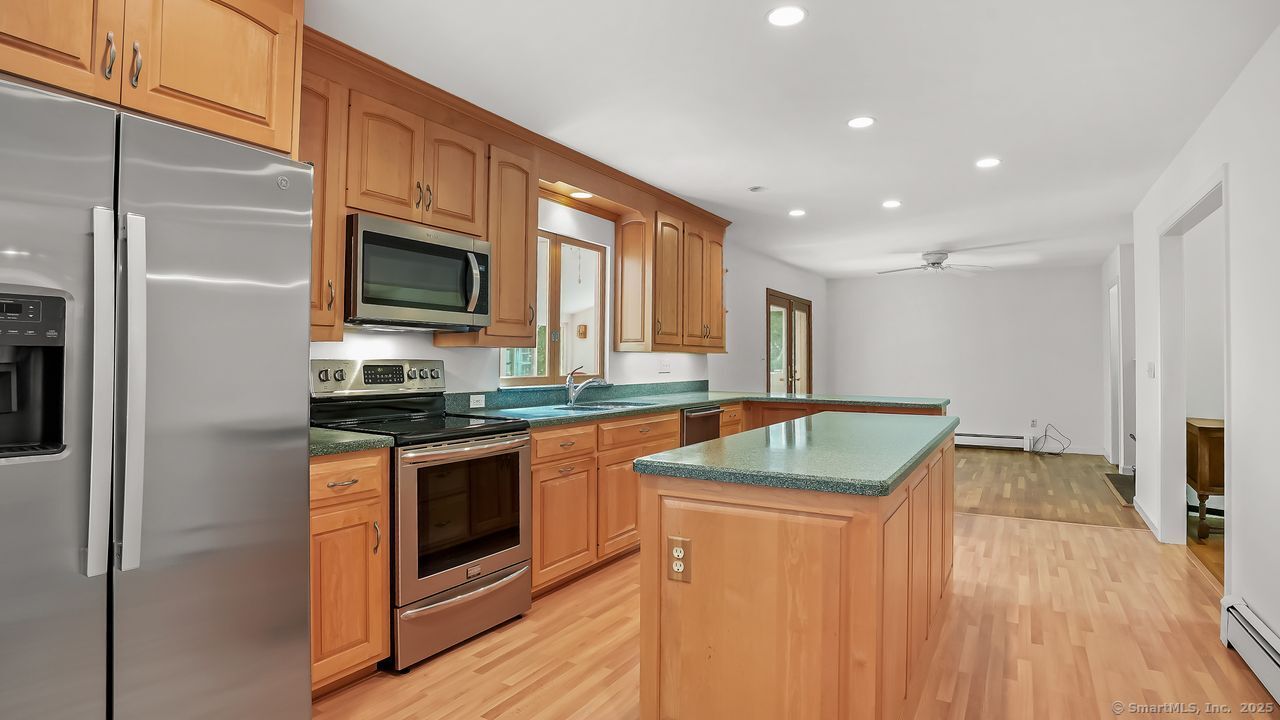 Easton, Connecticut, 06612, United States, 4 Bedrooms Bedrooms, ,4 BathroomsBathrooms,Residential,For Sale,1895469