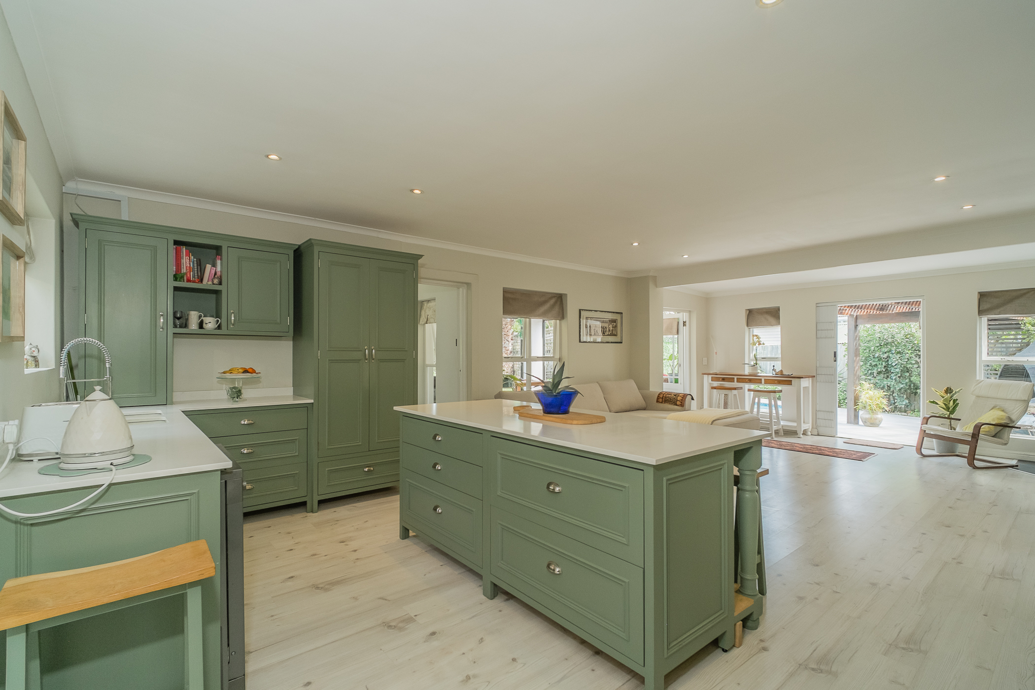  COASTAL LIVING IN THE HEART OF IMHOFF