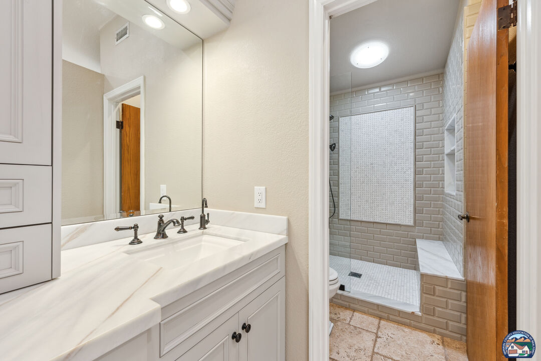 El Centro, California, 92243, United States, 4 Bedrooms Bedrooms, ,3 BathroomsBathrooms,Residential,For Sale,1838686