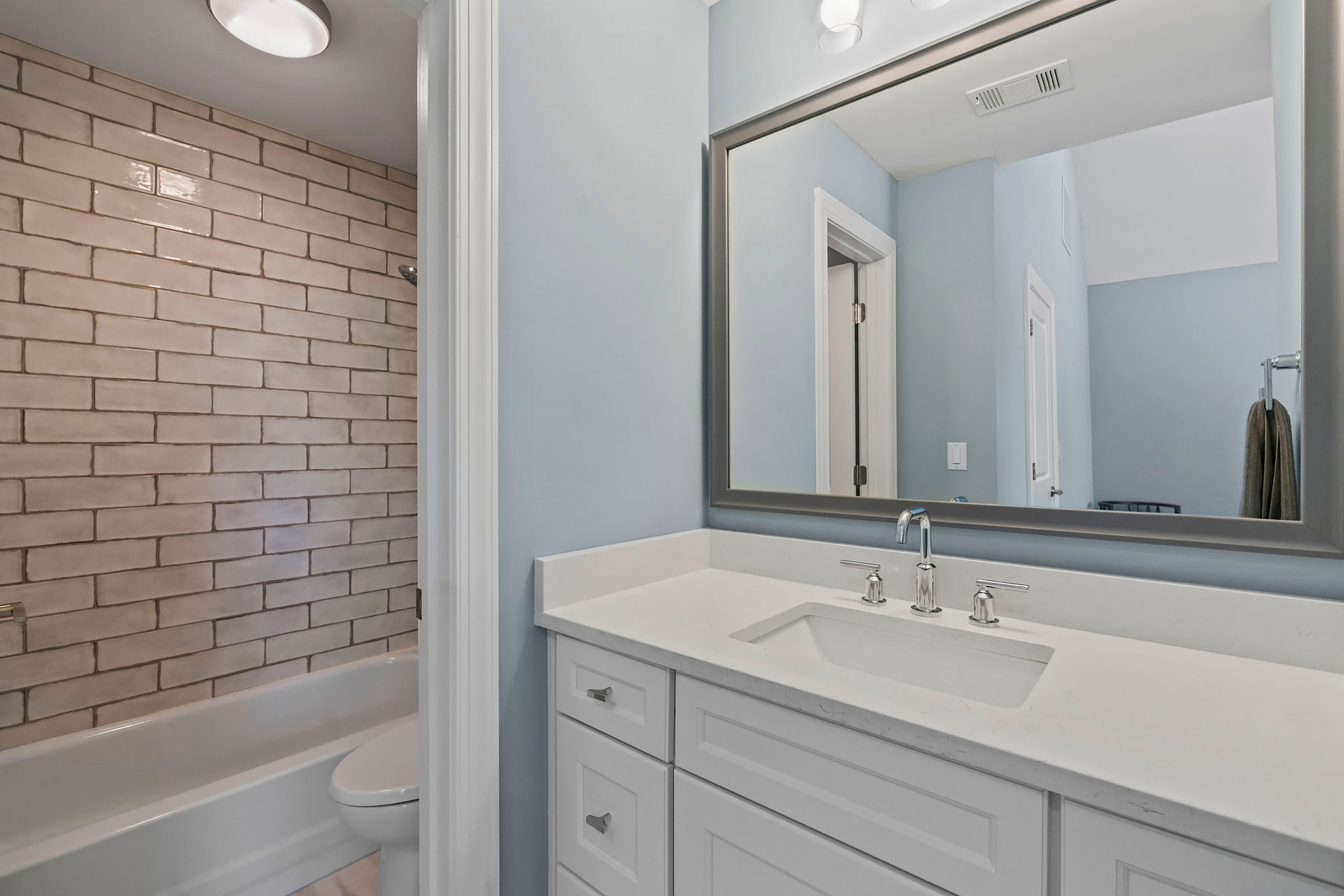  Roswell Home Blends Charm, Privacy and Location - 物件實景