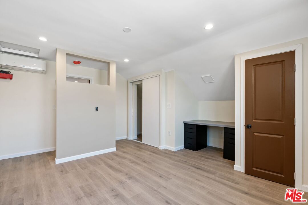 Los Angeles, California, 90006, United States, 7 Bedrooms Bedrooms, ,6 BathroomsBathrooms,Residential,For Sale,1848318