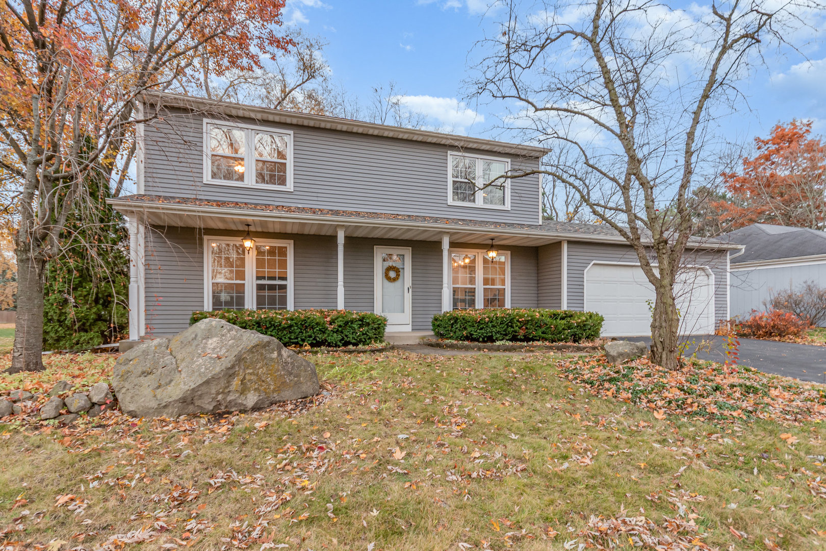 Naperville, Illinois, 60563, United States, 4 Bedrooms Bedrooms, ,3 BathroomsBathrooms,Residential,For Sale,1996780