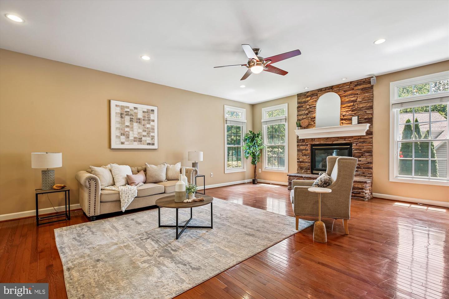 Gaithersburg, Maryland, 20878, United States, 5 Bedrooms Bedrooms, ,5 BathroomsBathrooms,Residential,For Sale,1907649