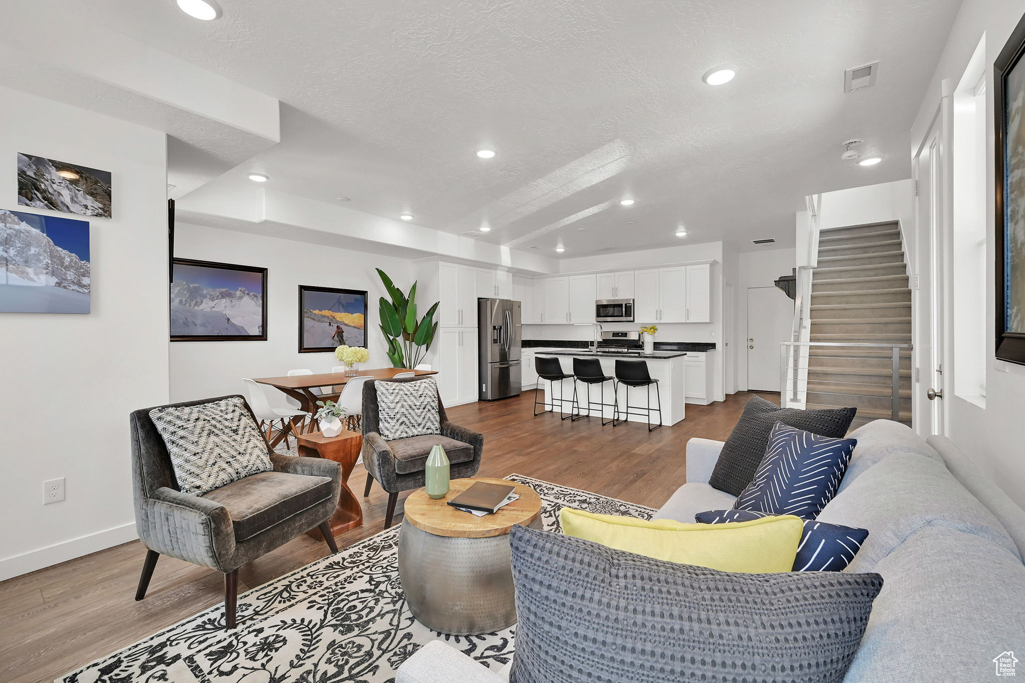 Sandy, Utah, 84070, United States, 3 Bedrooms Bedrooms, ,3 BathroomsBathrooms,Residential,For Sale,1895888