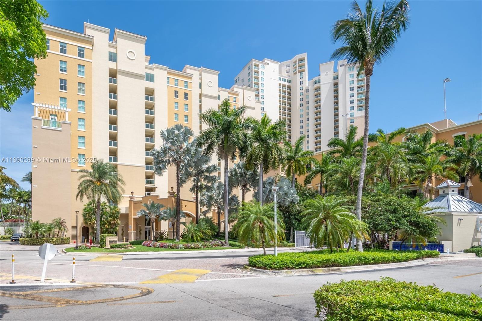 Aventura, Florida, 33180, United States, 3 Bedrooms Bedrooms, ,3 BathroomsBathrooms,Residential,For Sale,1961419