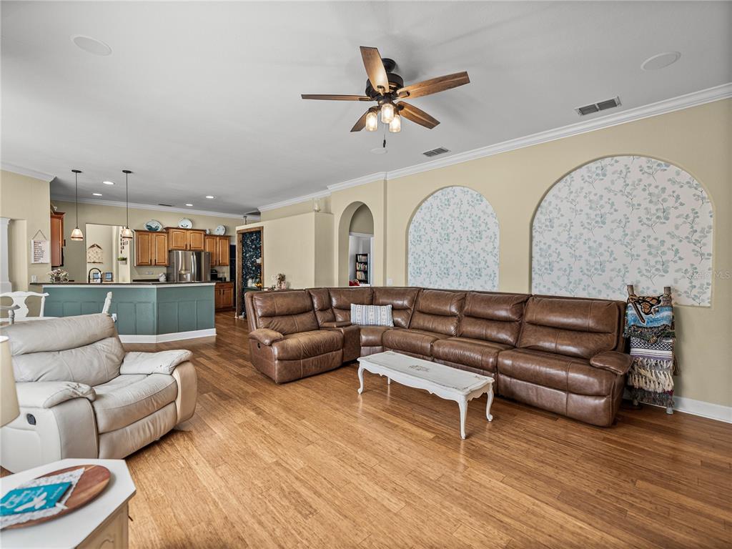 Lakeland, Florida, 33812, United States, 4 Bedrooms Bedrooms, ,3 BathroomsBathrooms,Residential,For Sale,1898596