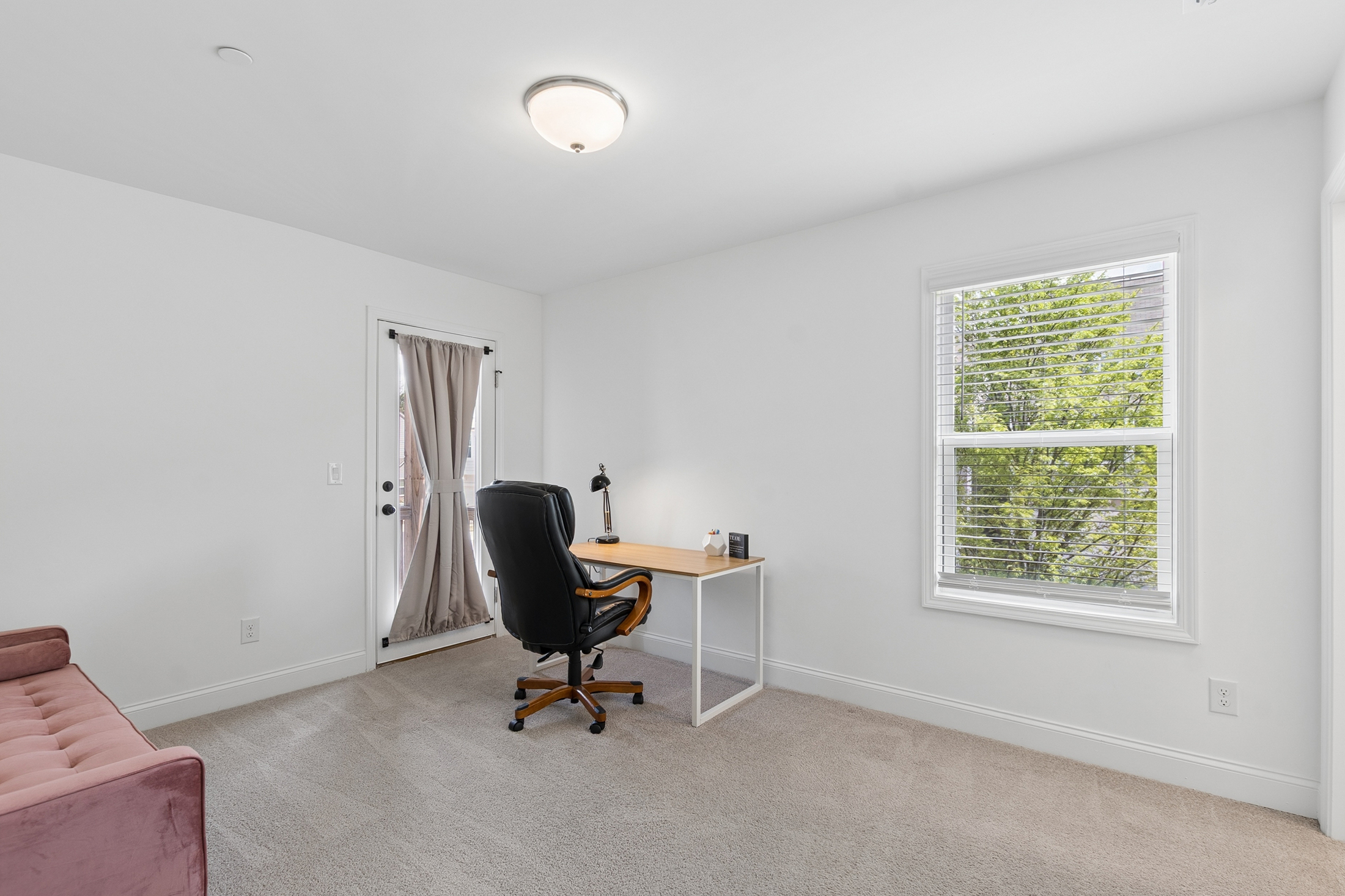  End-Unit, Craftsman Townhome with Custom Upgrades - 物件實景