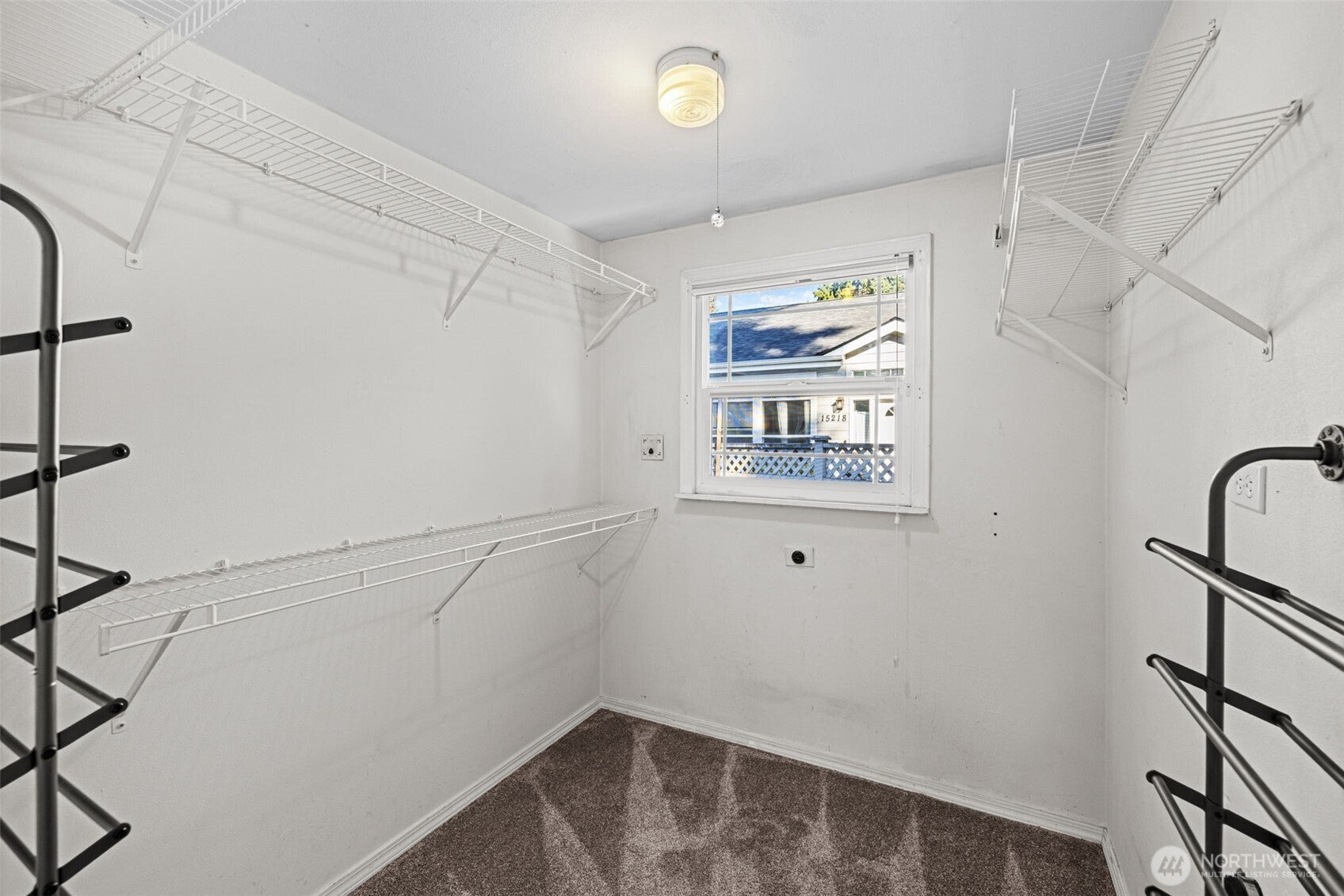 Shoreline, Washington, 98155, United States, 3 Bedrooms Bedrooms, ,1 BathroomBathrooms,Residential,For Sale,1980114