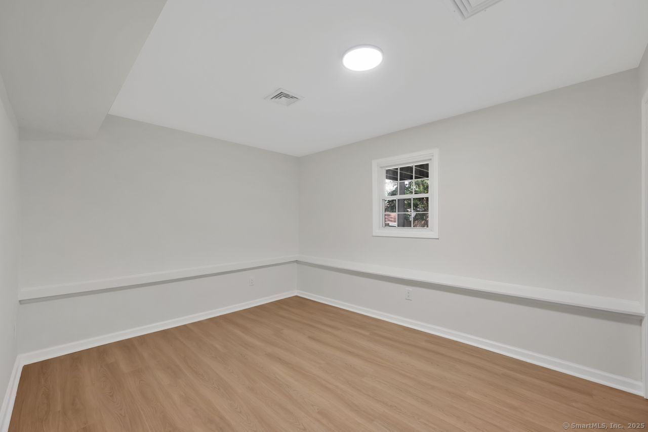 Milford, Connecticut, 06460, United States, 4 Bedrooms Bedrooms, ,3 BathroomsBathrooms,Residential,For Sale,1906885