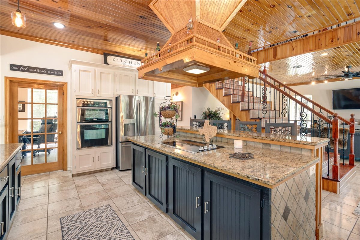 Bonham, Texas, 75418, United States, 6 Bedrooms Bedrooms, ,3 BathroomsBathrooms,Residential,For Sale,1983606