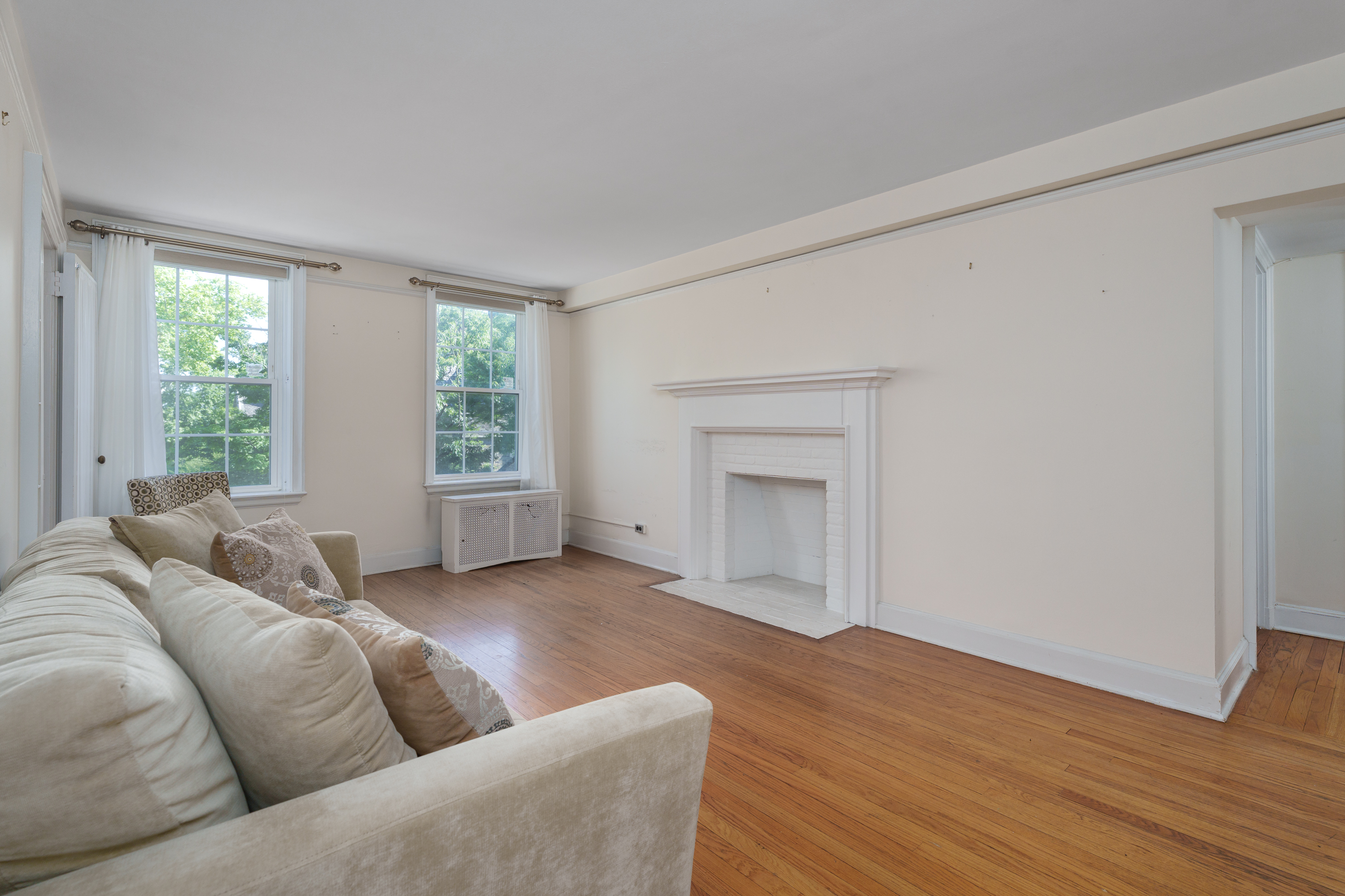  Surprisingly Spacious and Smartly Updated on Palmer Square - 物件實景