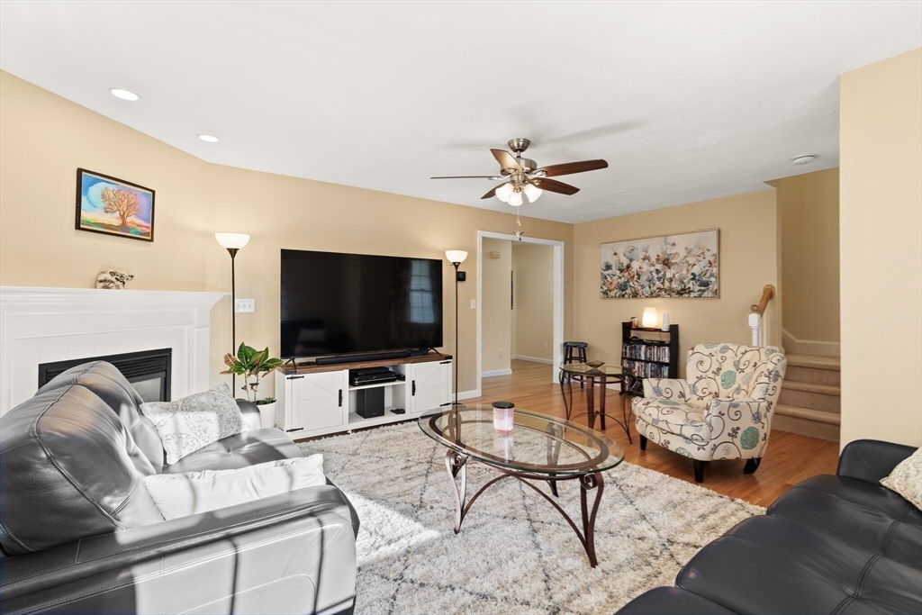 Framingham, Massachusetts, 01701, United States, 3 Bedrooms Bedrooms, ,3 BathroomsBathrooms,Residential,For Sale,1968924