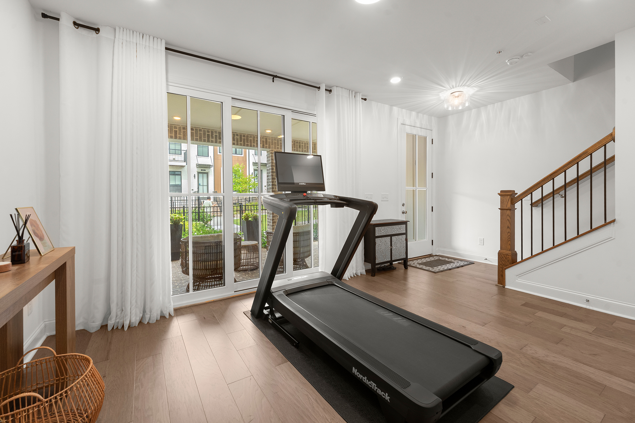  Welcome to One of the Most Desirable Locations and Homes in Upscale Ecco Park - 物件實景