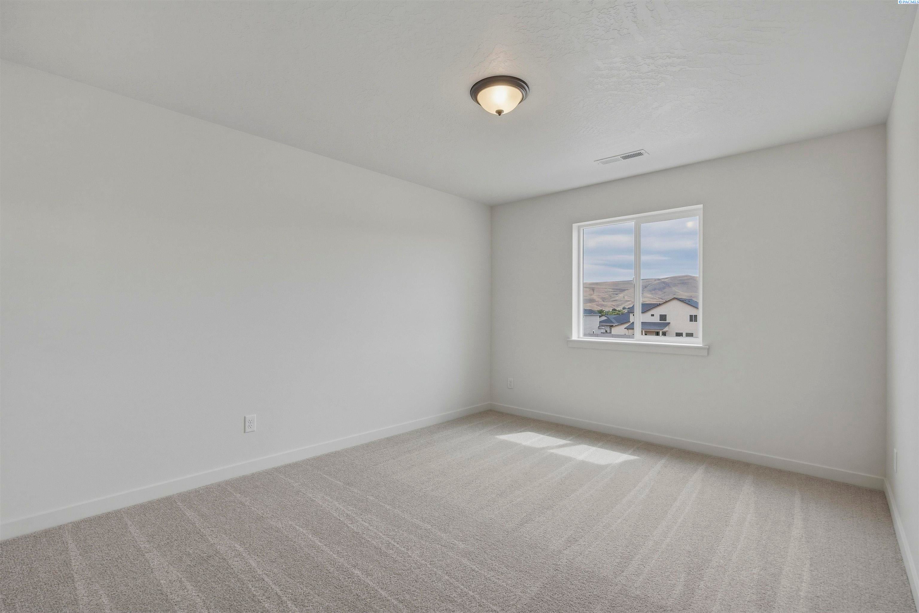 Prosser, Washington, 99350, United States, 5 Bedrooms Bedrooms, ,3 BathroomsBathrooms,Residential,For Sale,2028032