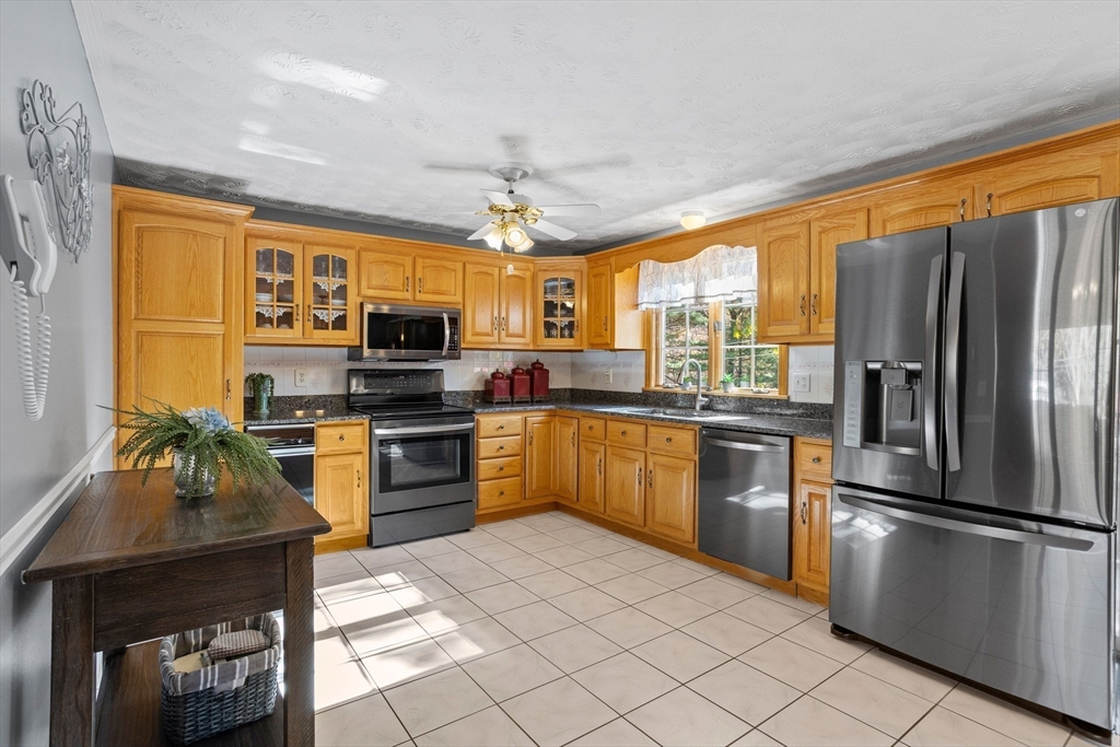 Methuen, Massachusetts, 01844, United States, 3 Bedrooms Bedrooms, ,1 BathroomBathrooms,Residential,For Sale,1981024