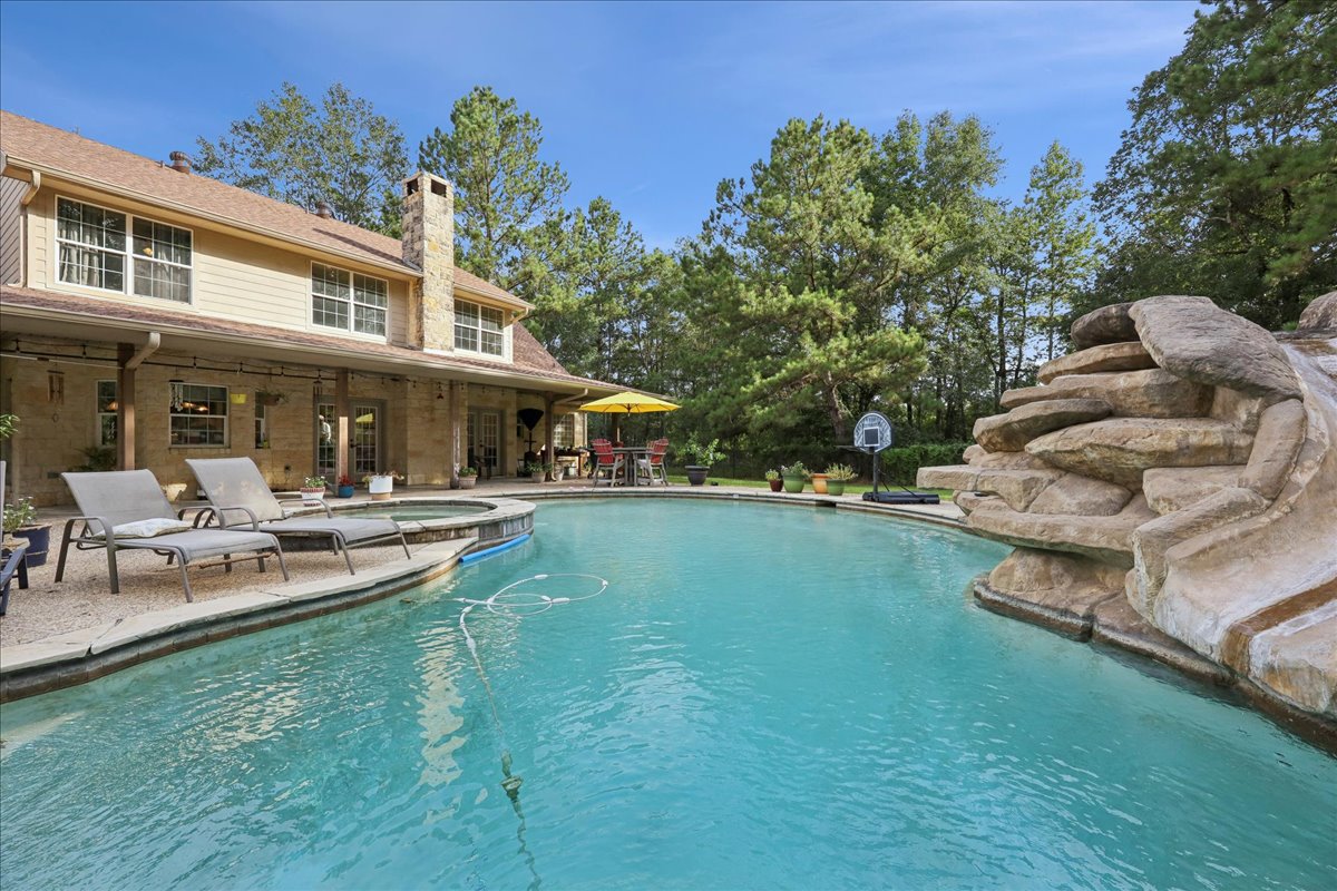 Kountze, Texas, 77625, United States, 5 Bedrooms Bedrooms, ,4 BathroomsBathrooms,Residential,For Sale,1903707