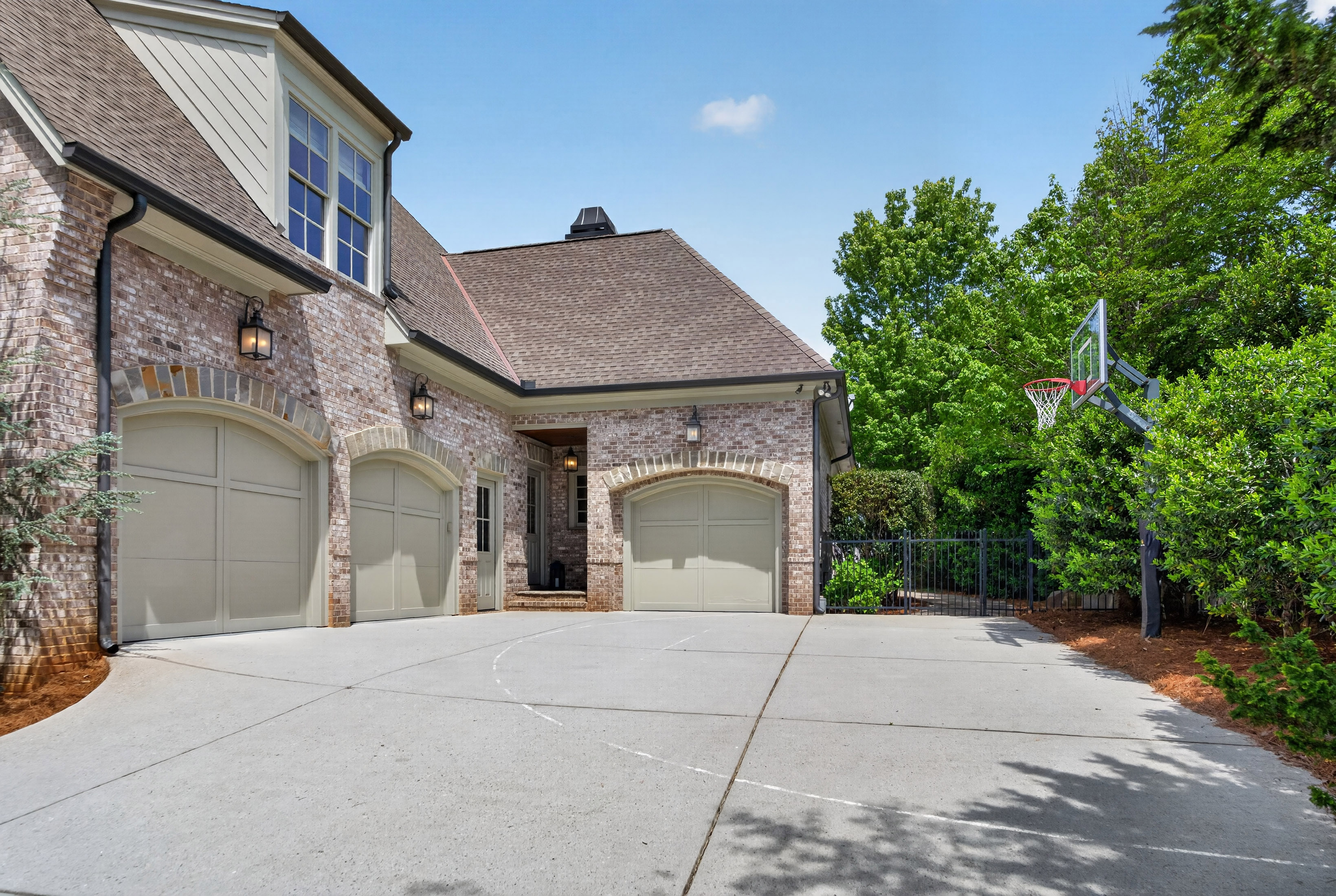  Experience Luxury in One of Georgia’s Most Prestigious Gated Golf Communities - 物件實景