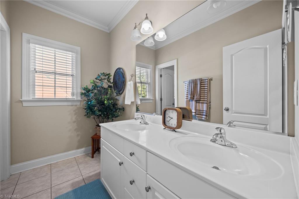 Kernersville, North Carolina, 27284, United States, 4 Bedrooms Bedrooms, ,3 BathroomsBathrooms,Residential,For Sale,1890239