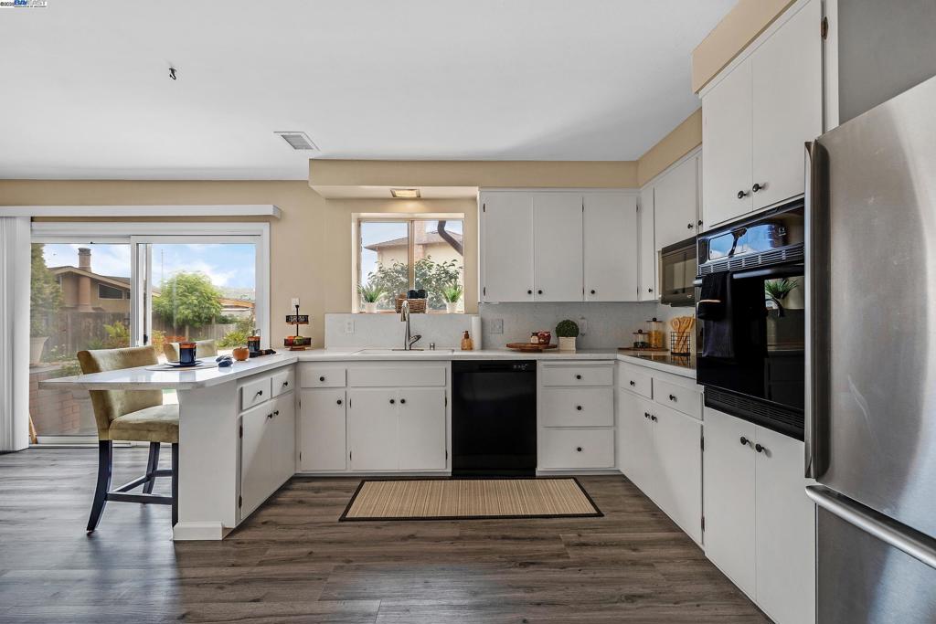 San Leandro, California, 94579, United States, 3 Bedrooms Bedrooms, ,1 BathroomBathrooms,Residential,For Sale,1921969
