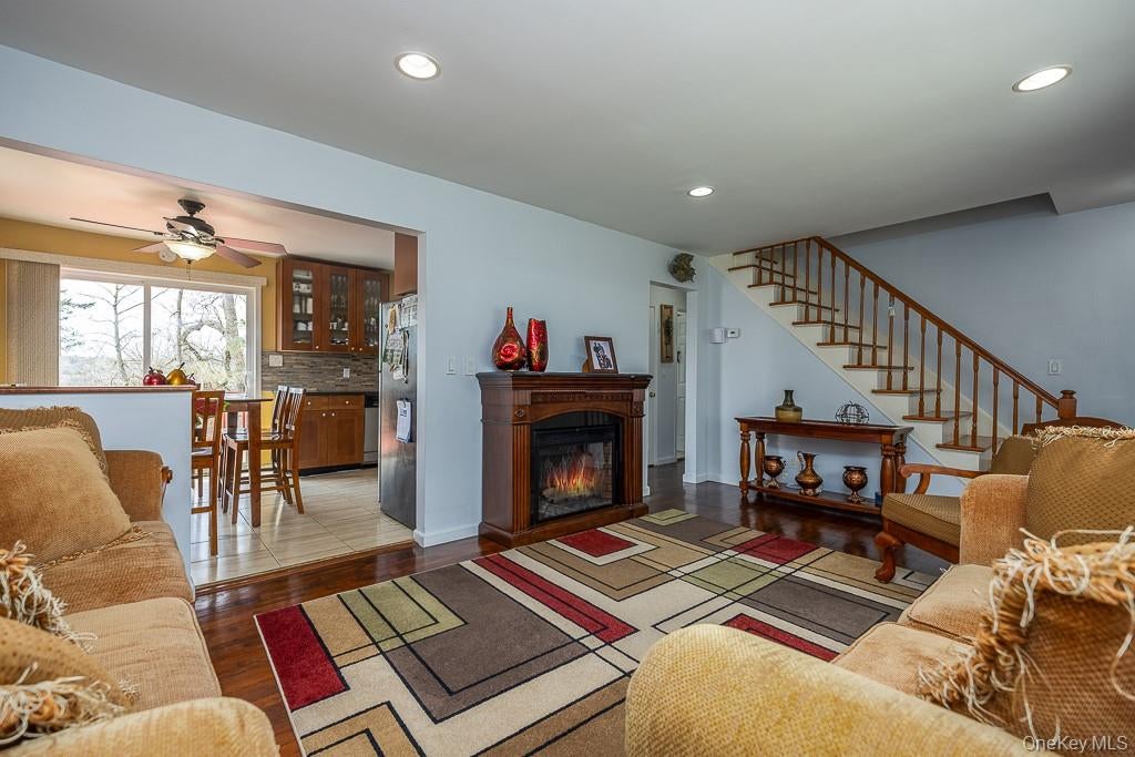 White Plains, New York, 10607, United States, 4 Bedrooms Bedrooms, ,2 BathroomsBathrooms,Residential,For Sale,1986046